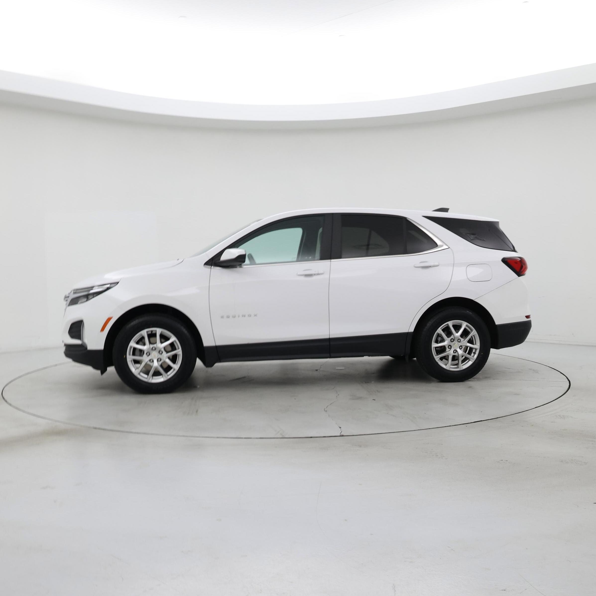 Thumbnail: 2022 Chevrolet Equinox - 3