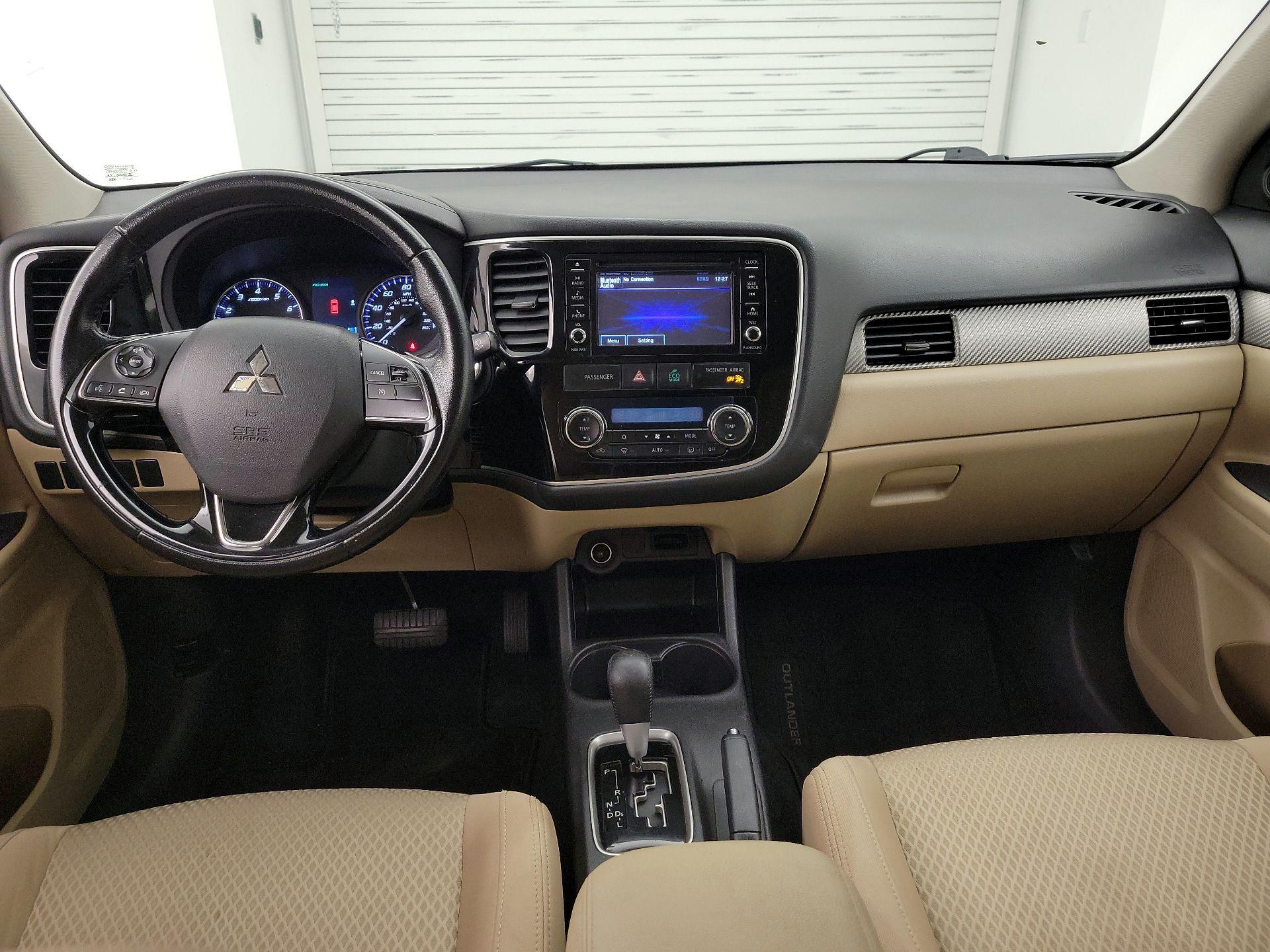 Thumbnail: 2016 Mitsubishi Outlander - 9