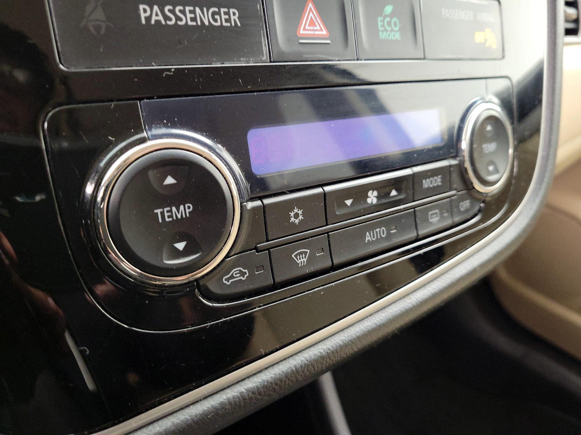 Thumbnail: 2016 Mitsubishi Outlander - 15