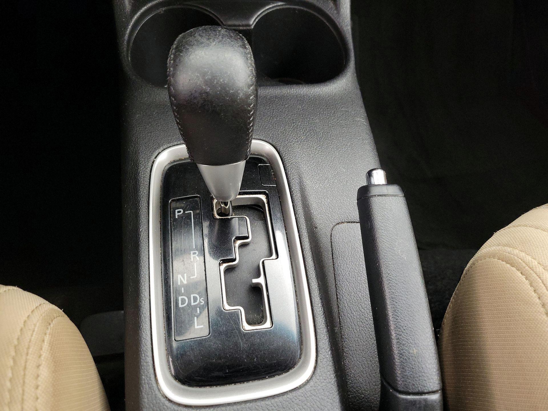 Thumbnail: 2016 Mitsubishi Outlander - 16