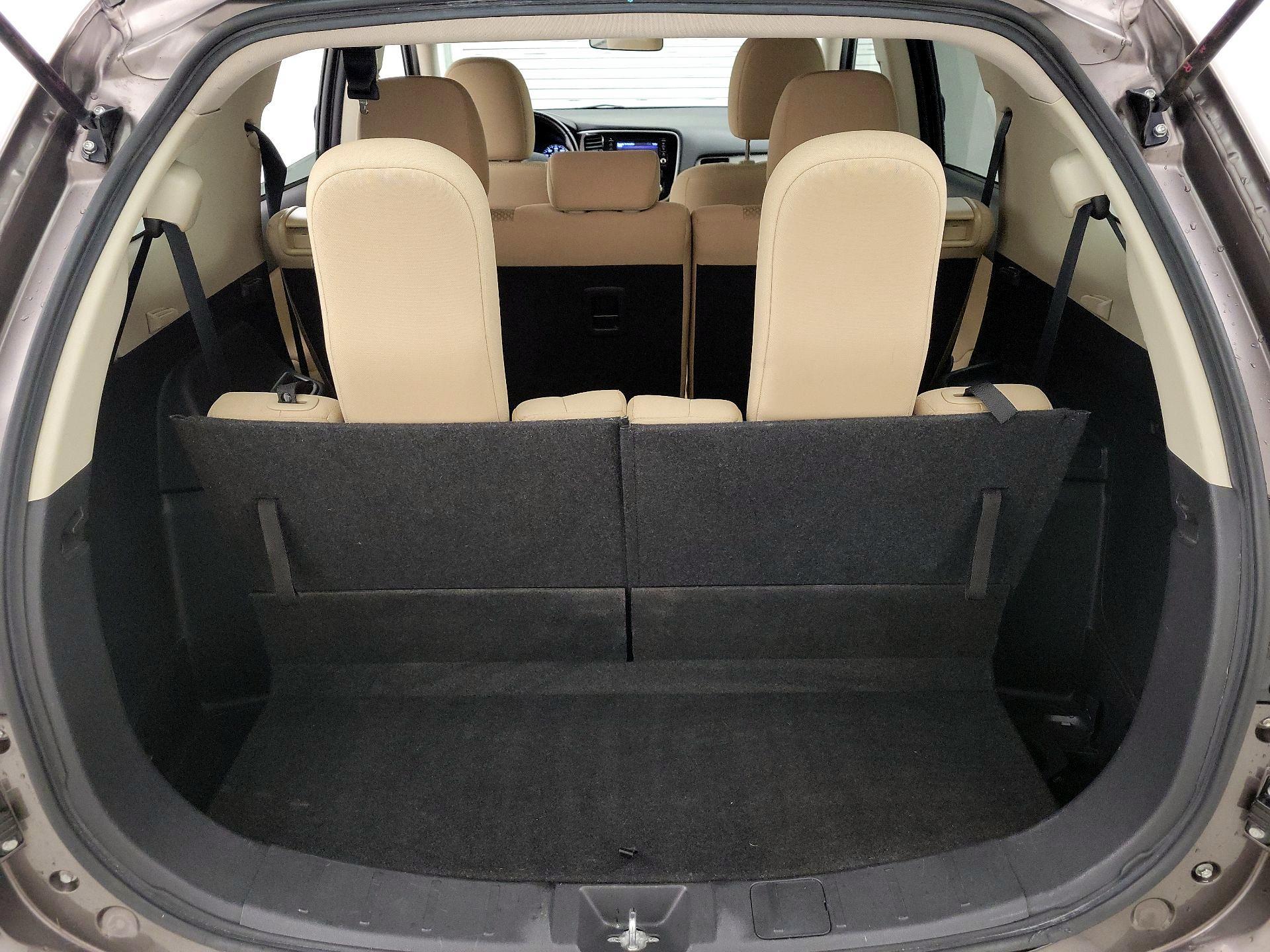 Thumbnail: 2016 Mitsubishi Outlander - 19