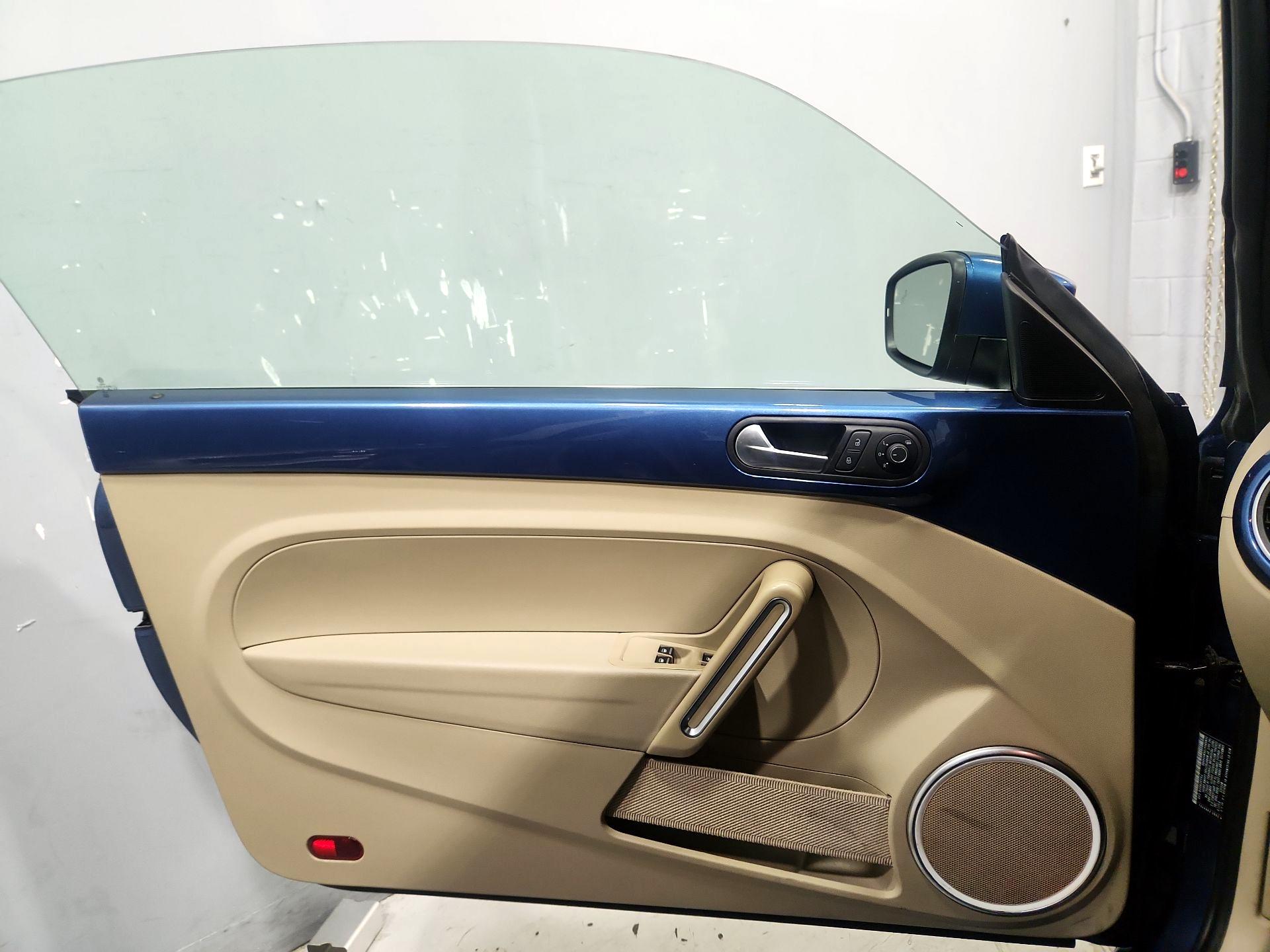 Thumbnail: 2019 Volkswagen Beetle - 12