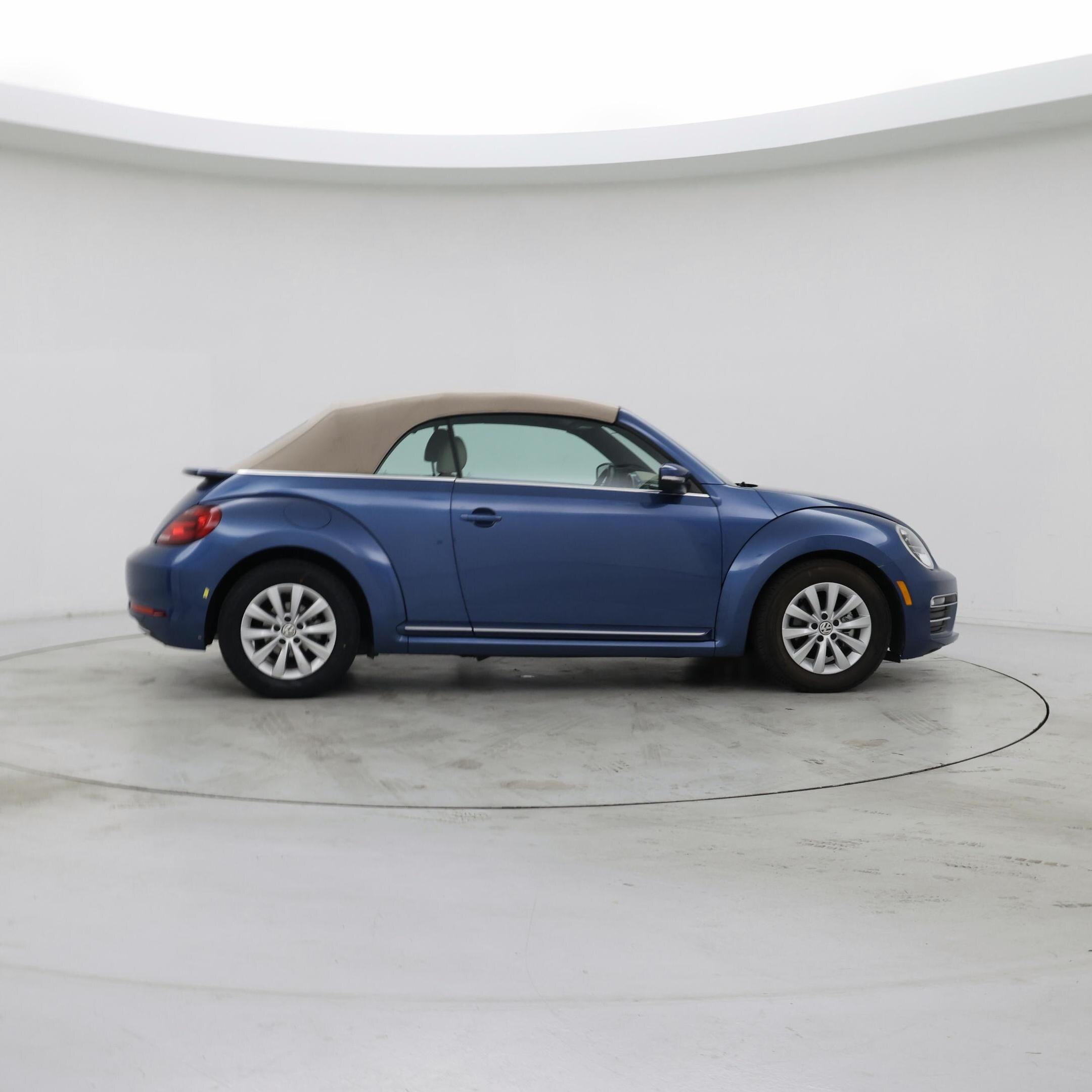 Thumbnail: 2019 Volkswagen Beetle - 7