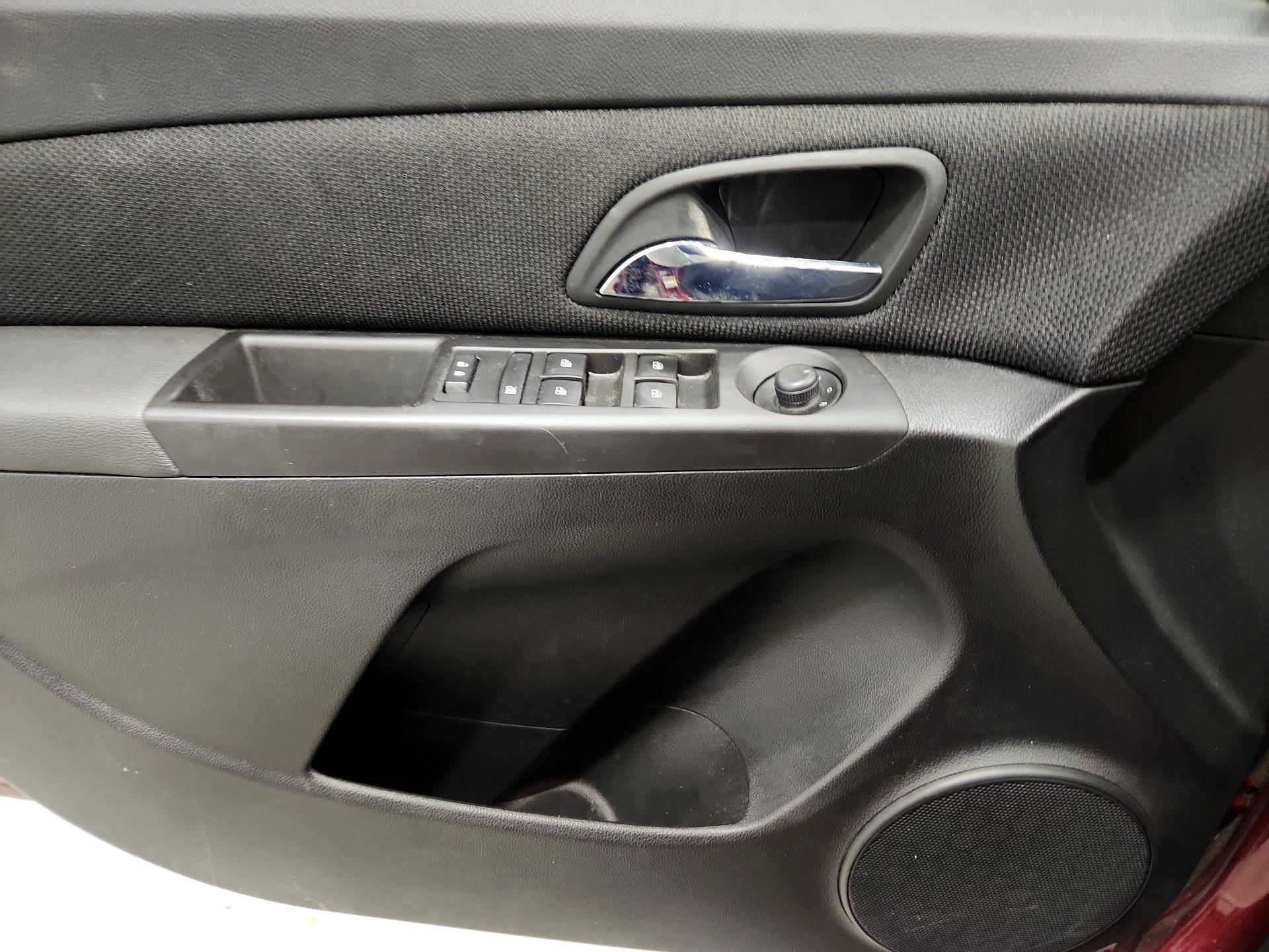 Thumbnail: 2016 Chevrolet Cruze - 12