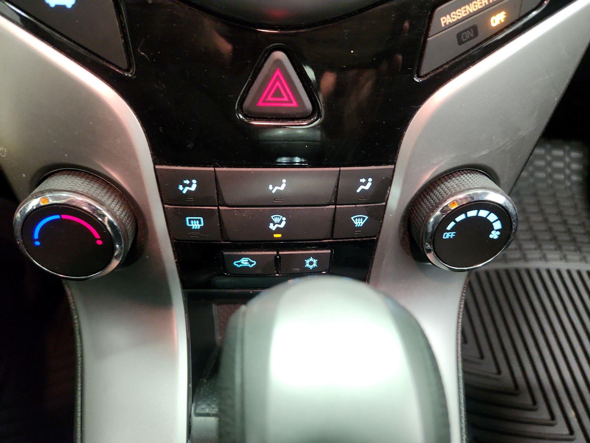 Thumbnail: 2016 Chevrolet Cruze - 16