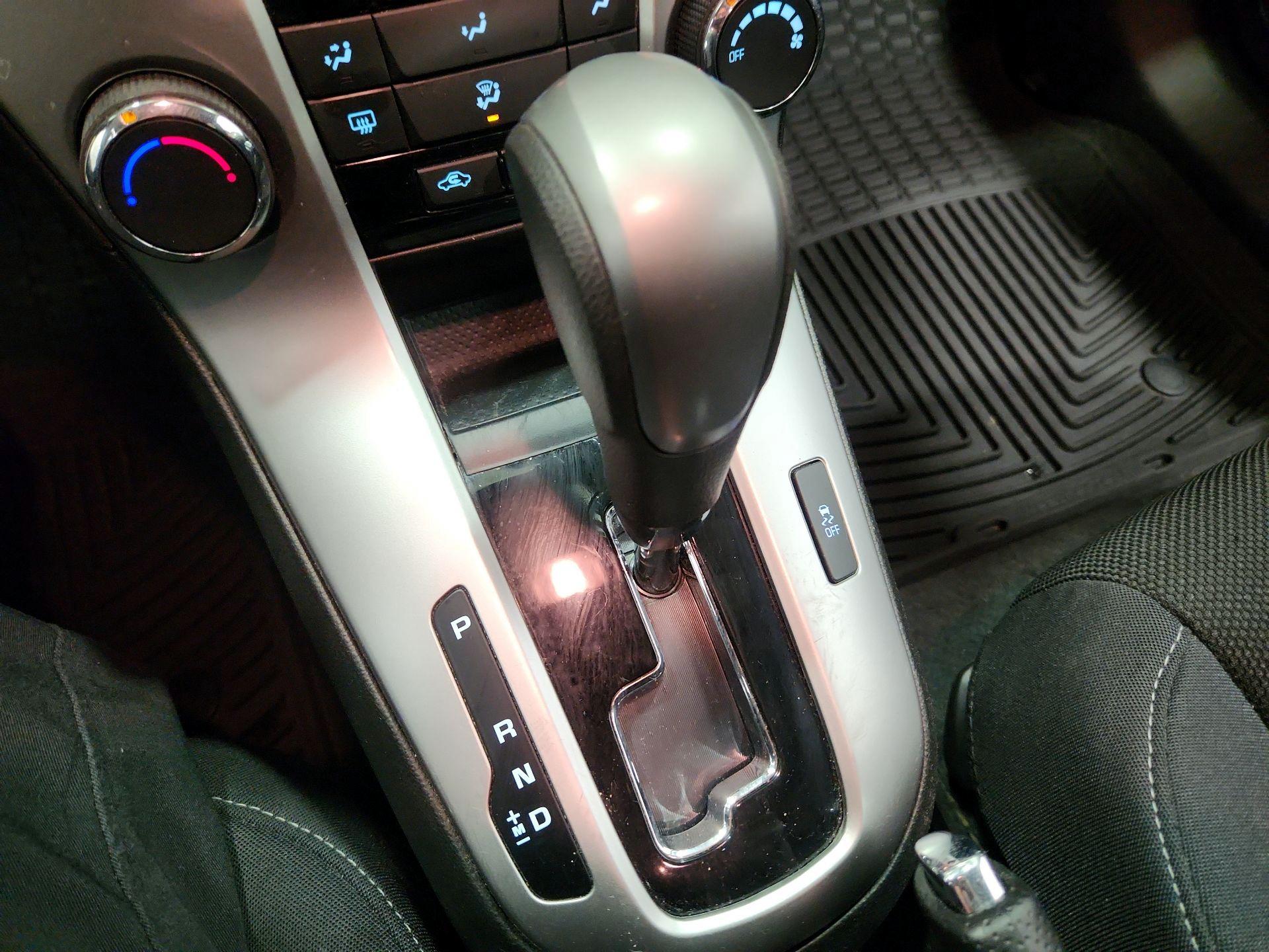 Thumbnail: 2016 Chevrolet Cruze - 17