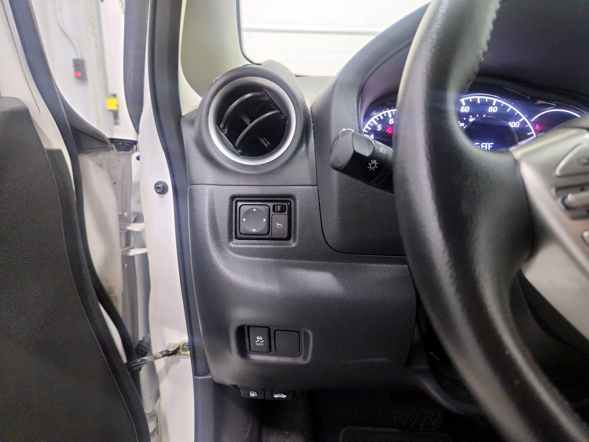 Thumbnail: 2017 Nissan Versa Note - 13