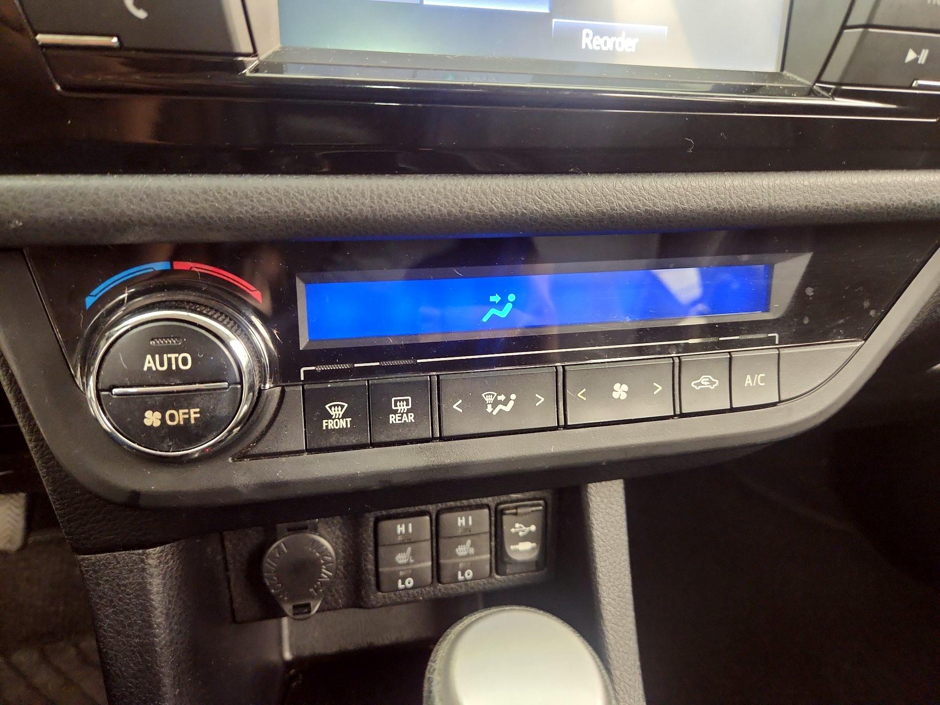 Thumbnail: 2014 Toyota Corolla - 16