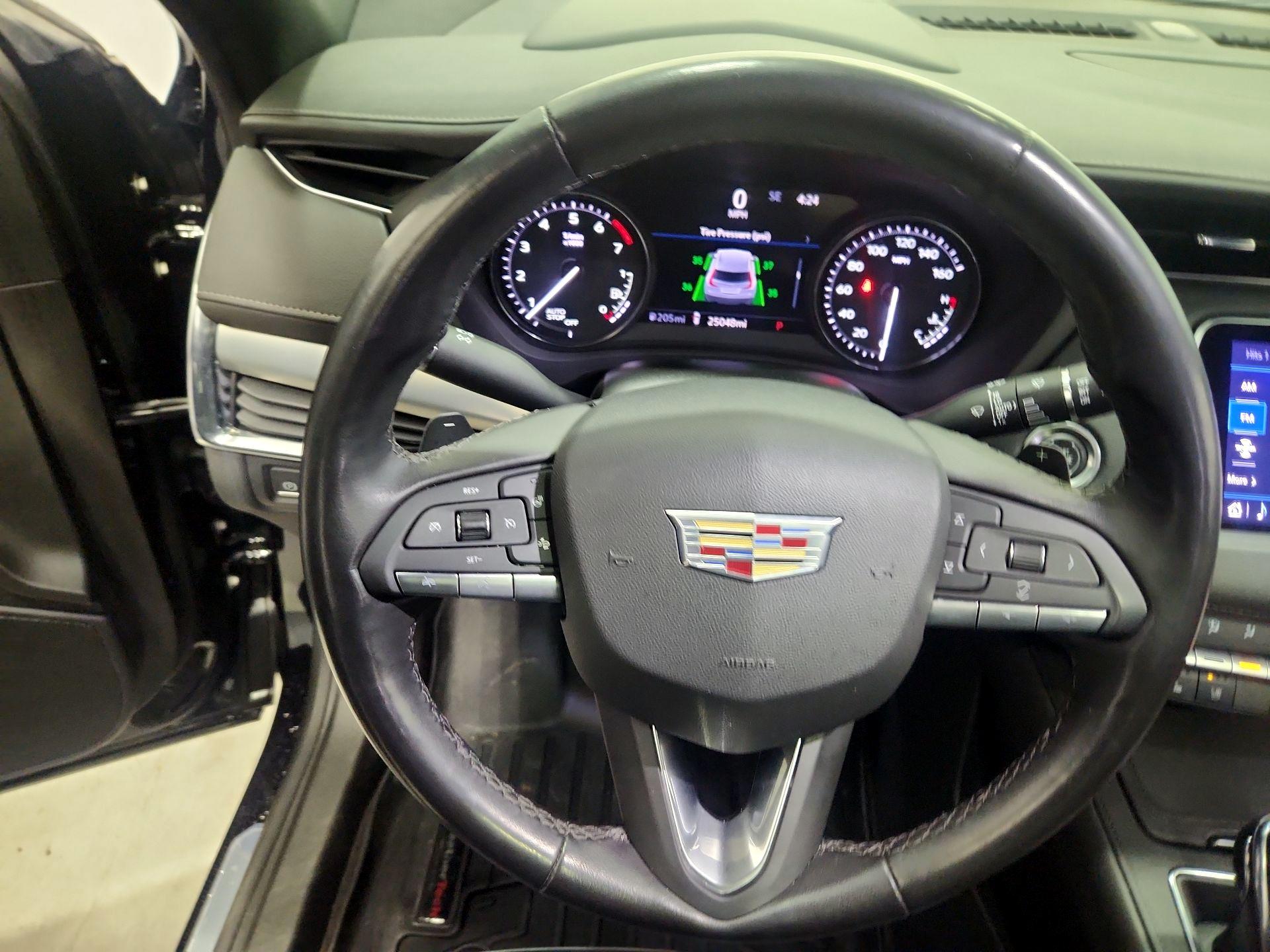 Thumbnail: 2023 Cadillac XT4 - 10