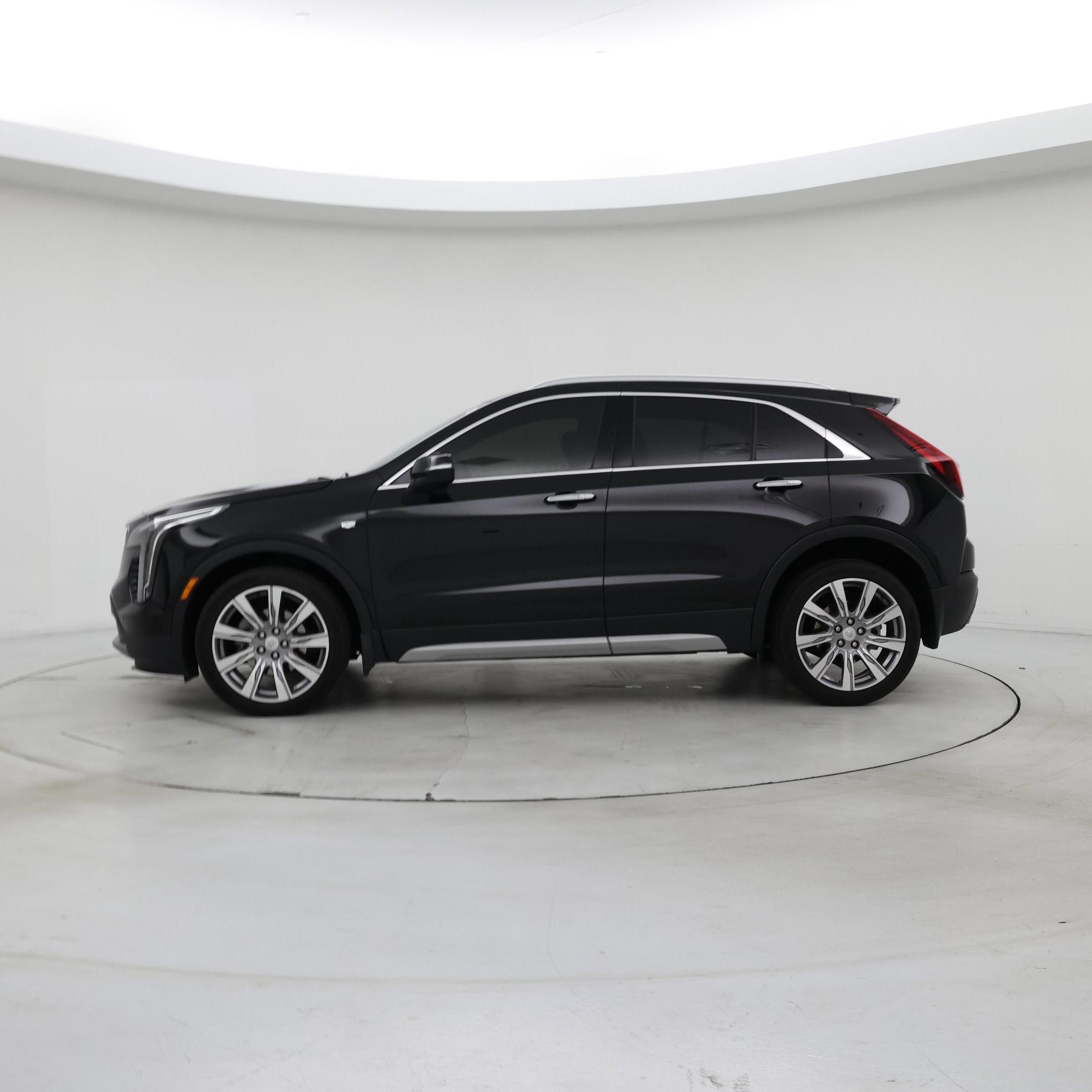 Thumbnail: 2023 Cadillac XT4 - 3