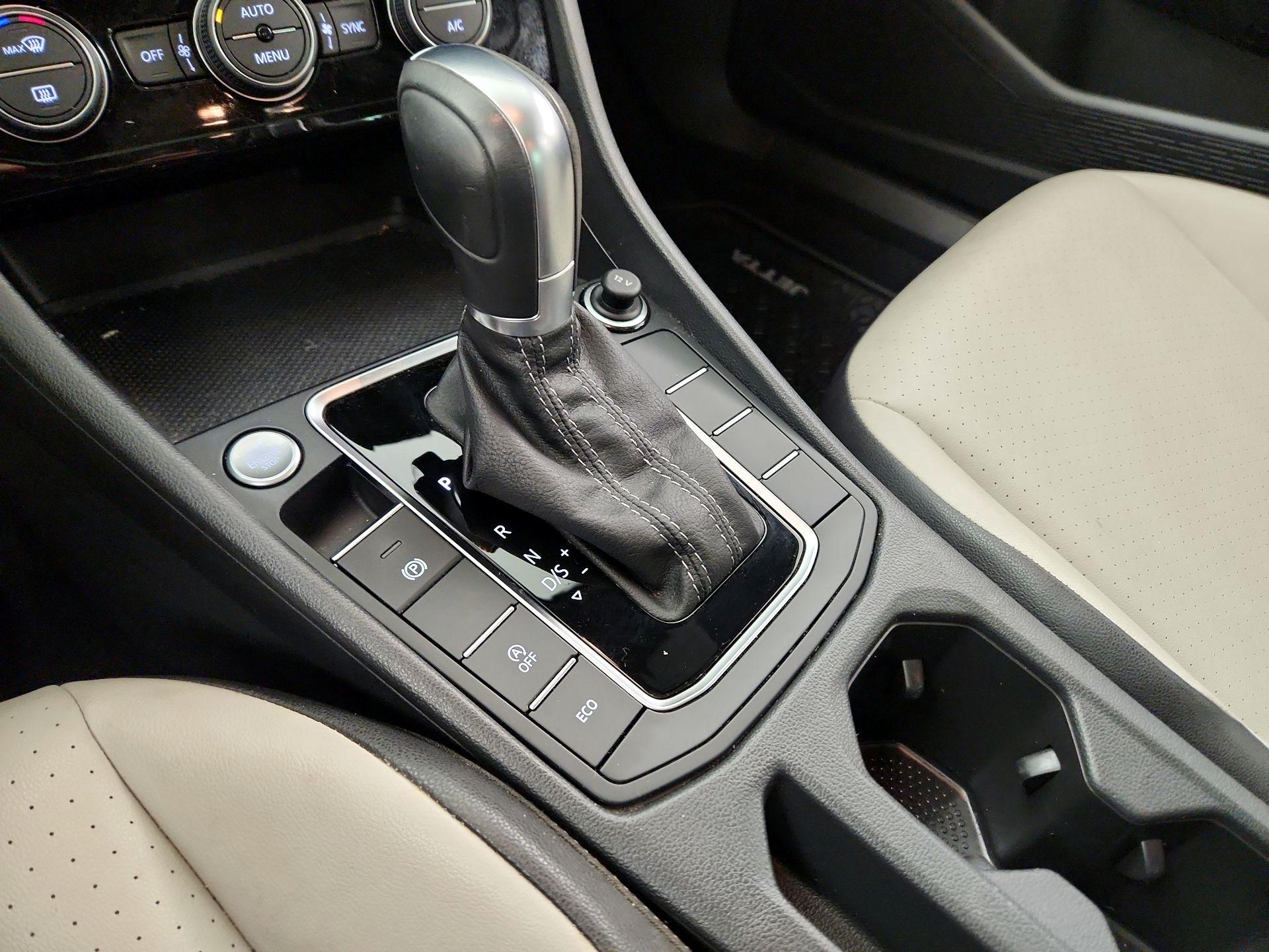 Thumbnail: 2019 Volkswagen Jetta - 17