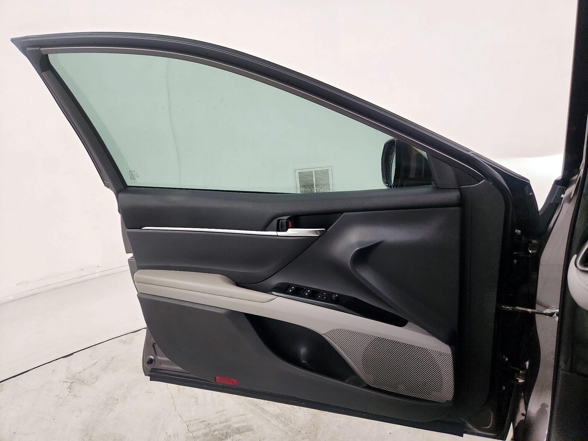 Thumbnail: 2020 Toyota Camry - 12