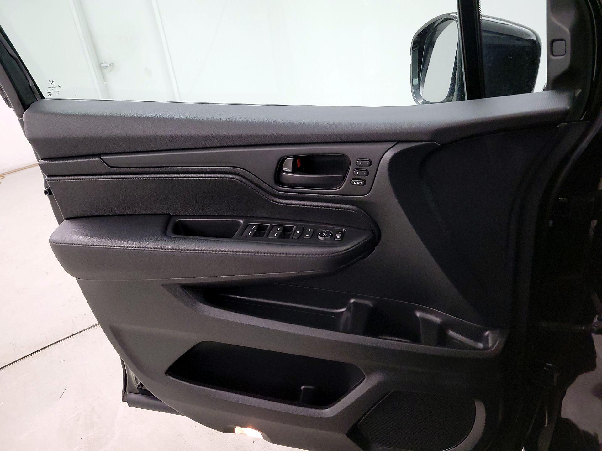 Thumbnail: 2023 Honda Odyssey - 12