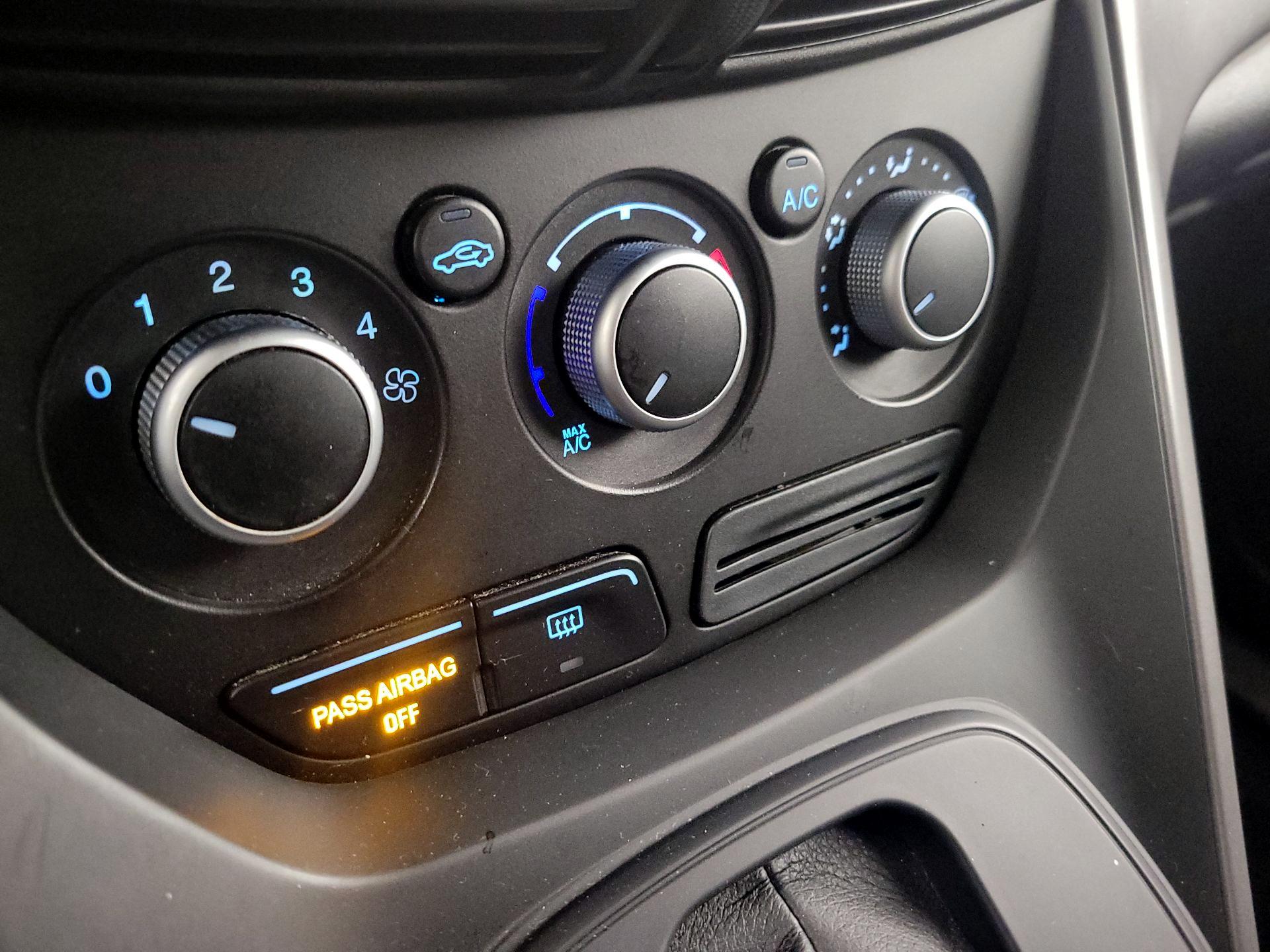 Thumbnail: 2015 Ford Escape - 16