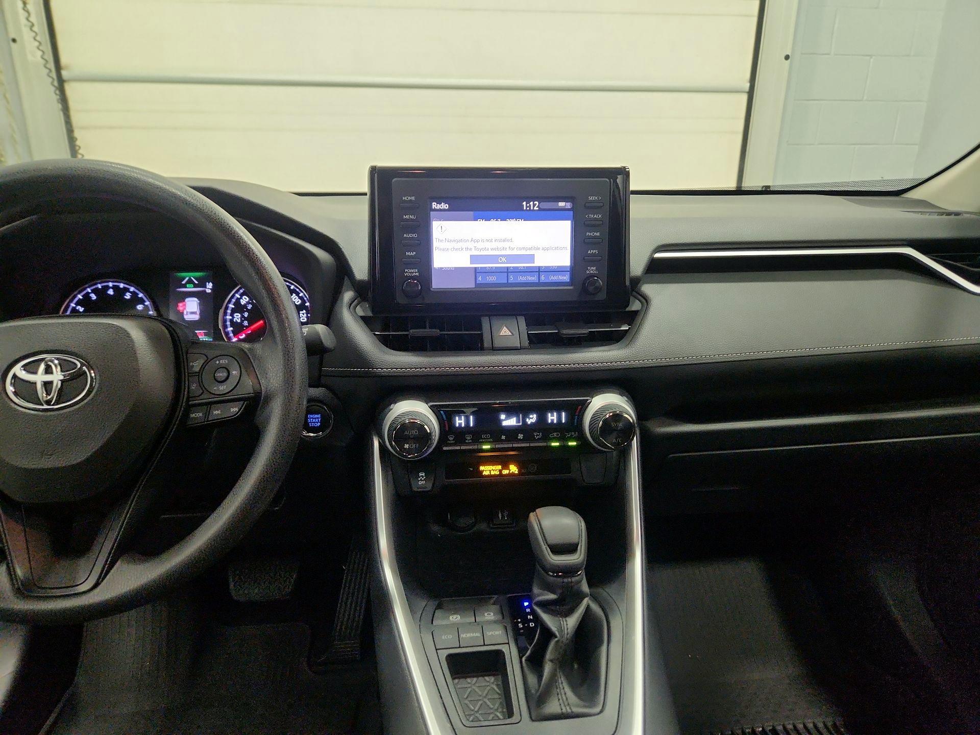 Thumbnail: 2019 Toyota RAV4 - 9