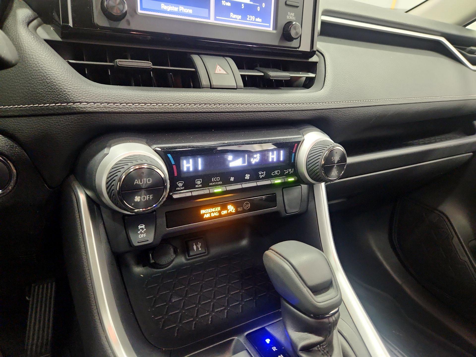 Thumbnail: 2019 Toyota RAV4 - 16