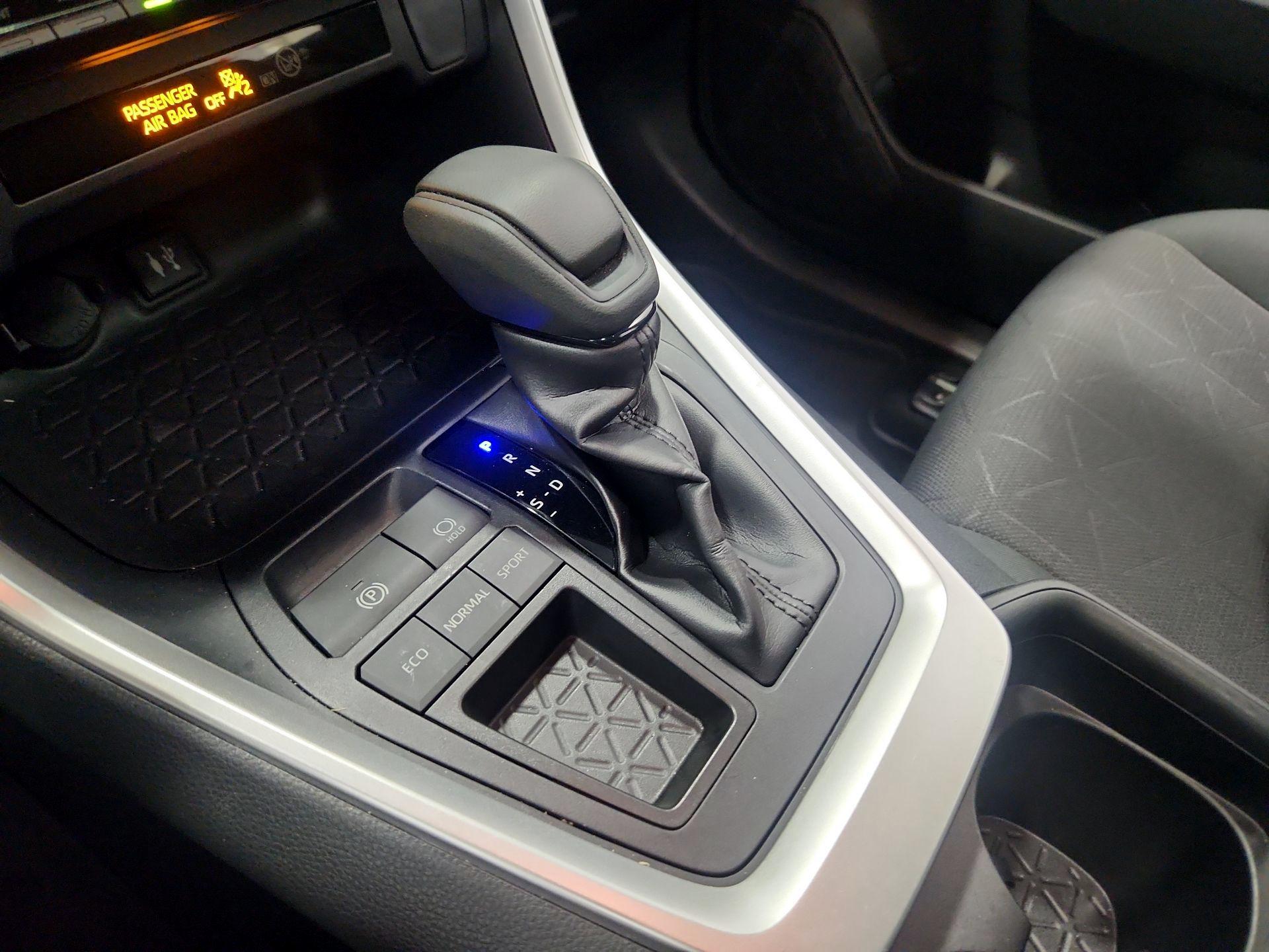 Thumbnail: 2019 Toyota RAV4 - 17