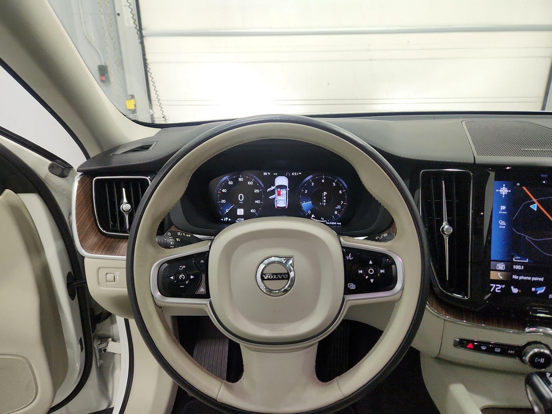 Thumbnail: 2020 Volvo XC60 - 10