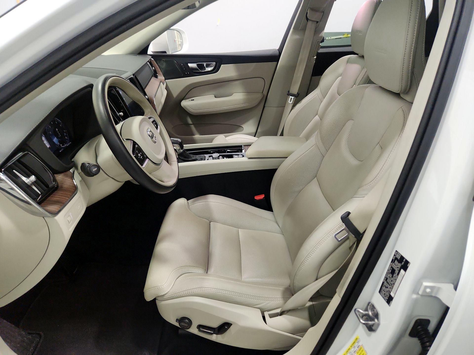 Thumbnail: 2020 Volvo XC60 - 11