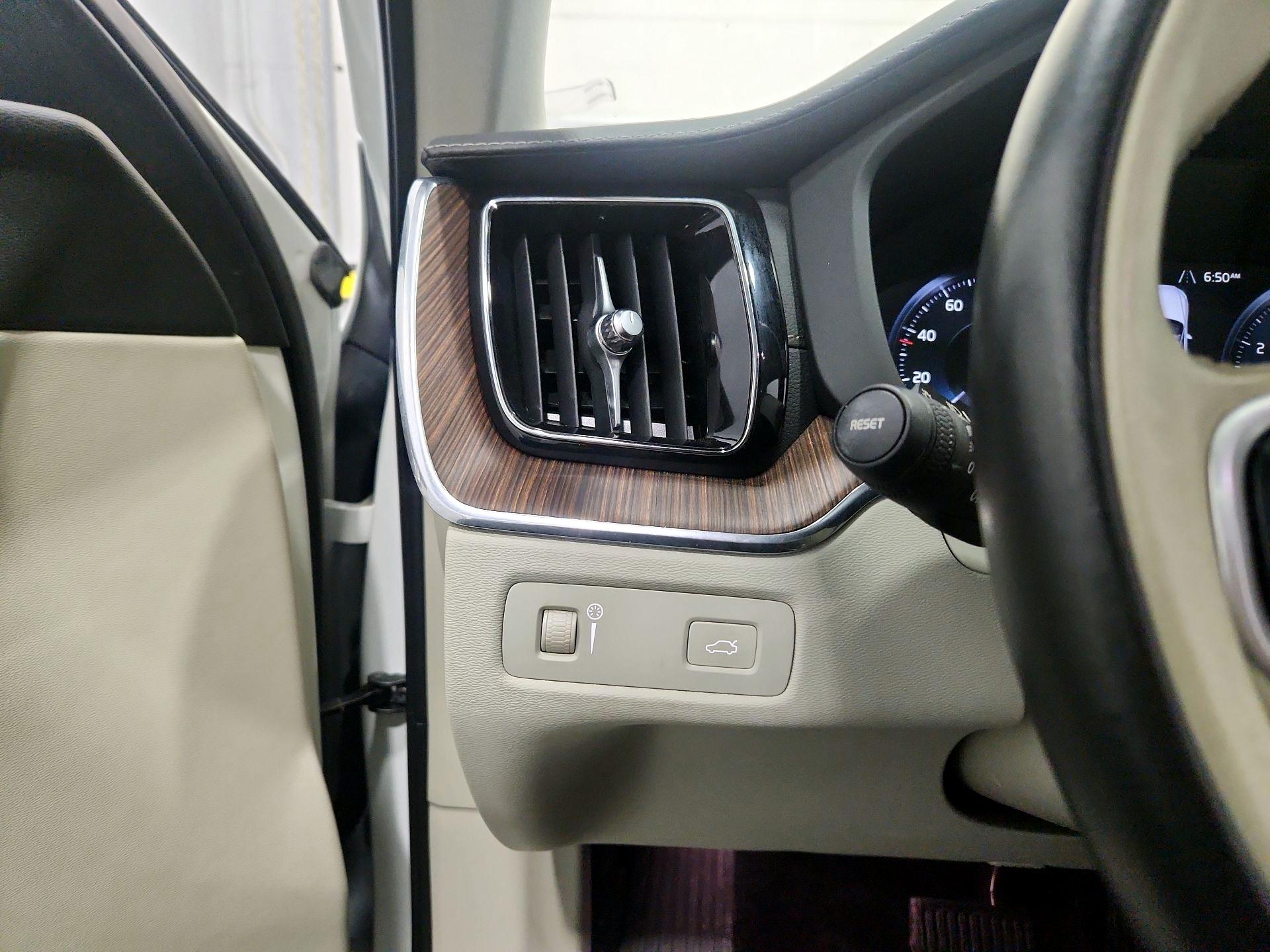 Thumbnail: 2020 Volvo XC60 - 13