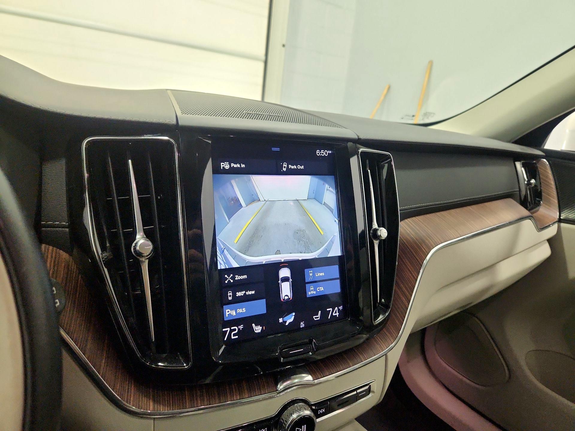 Thumbnail: 2020 Volvo XC60 - 15