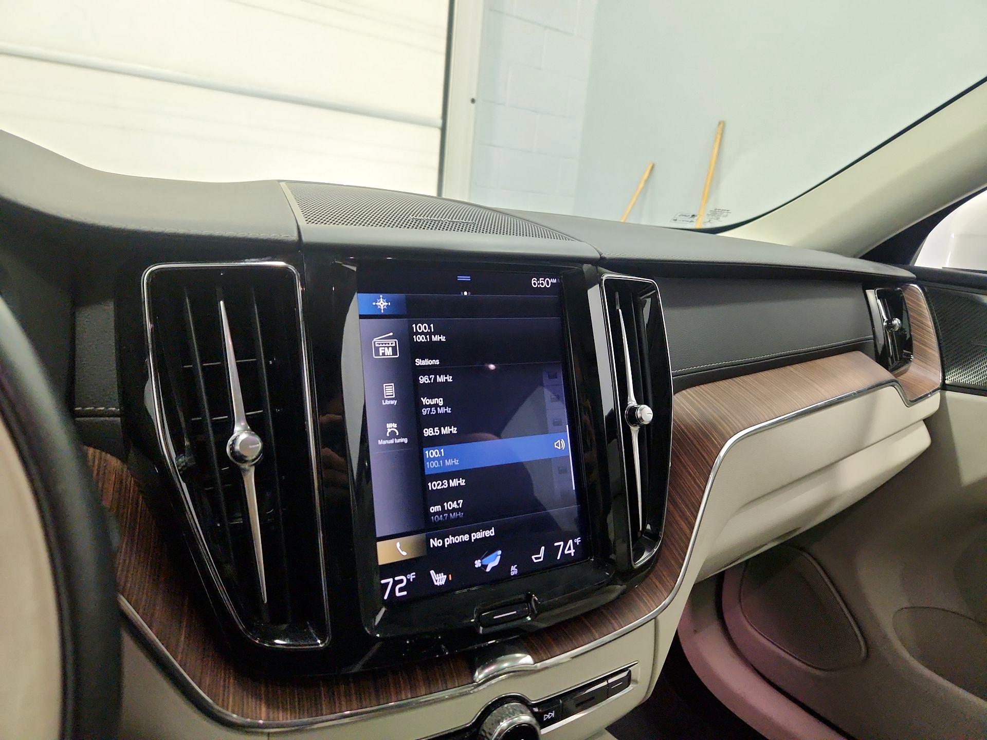 Thumbnail: 2020 Volvo XC60 - 16