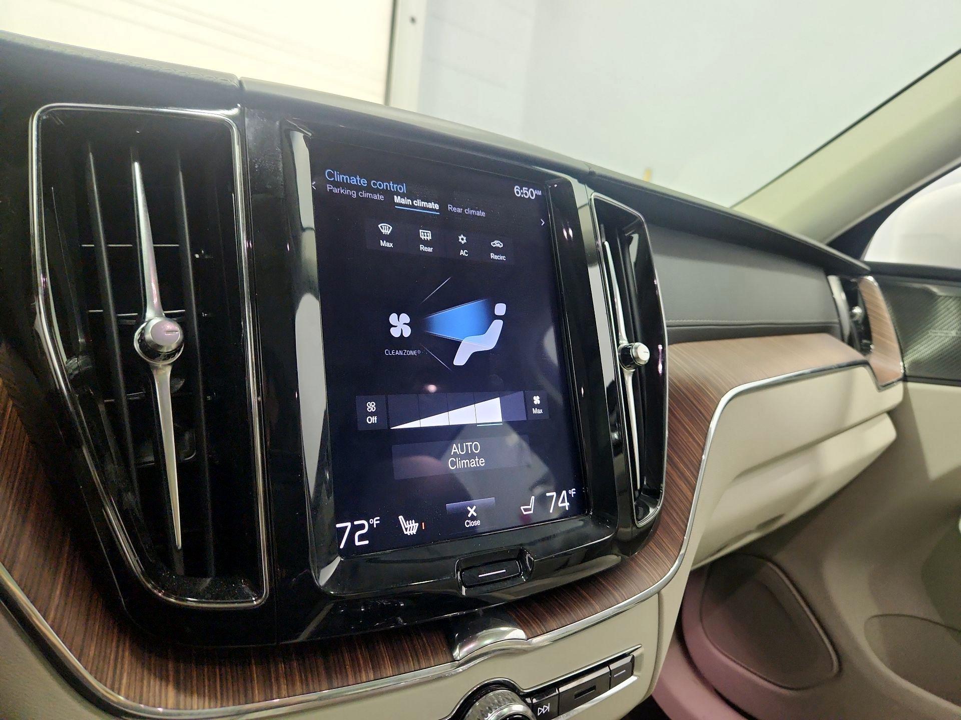 Thumbnail: 2020 Volvo XC60 - 17