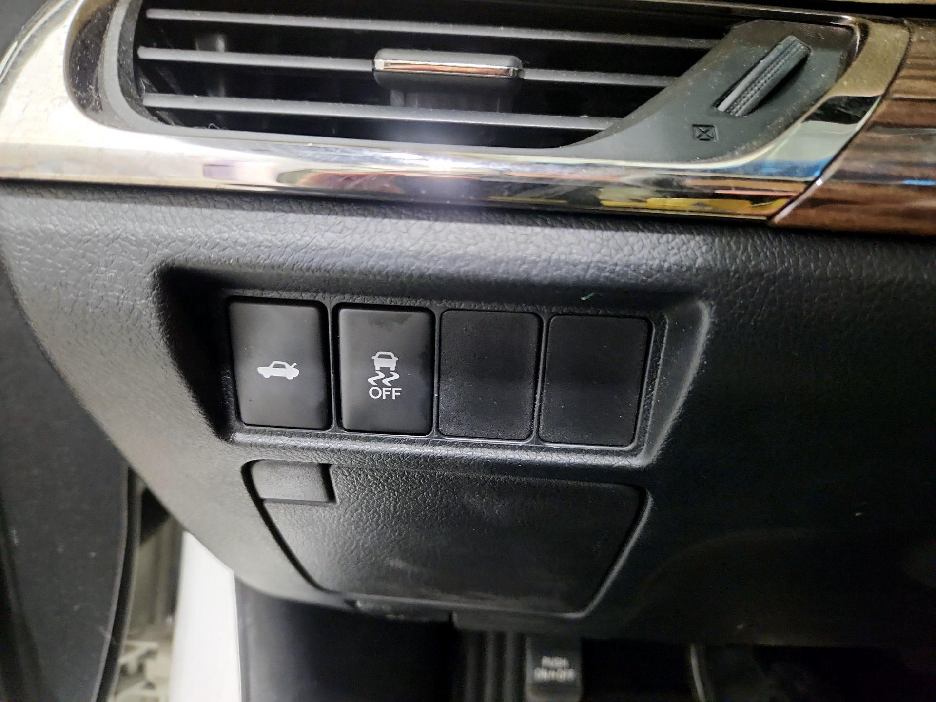 Thumbnail: 2015 Toyota Avalon - 13