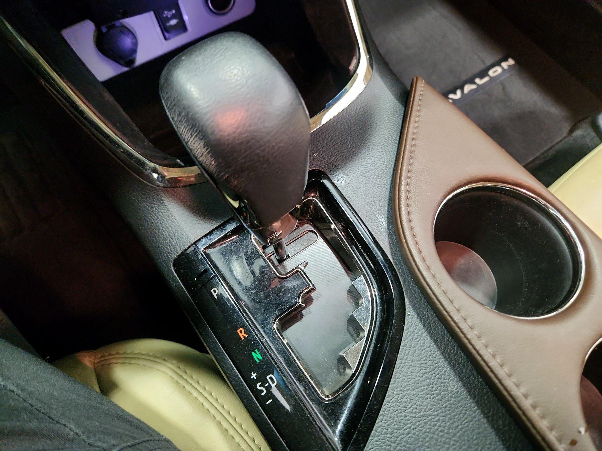 Thumbnail: 2015 Toyota Avalon - 17