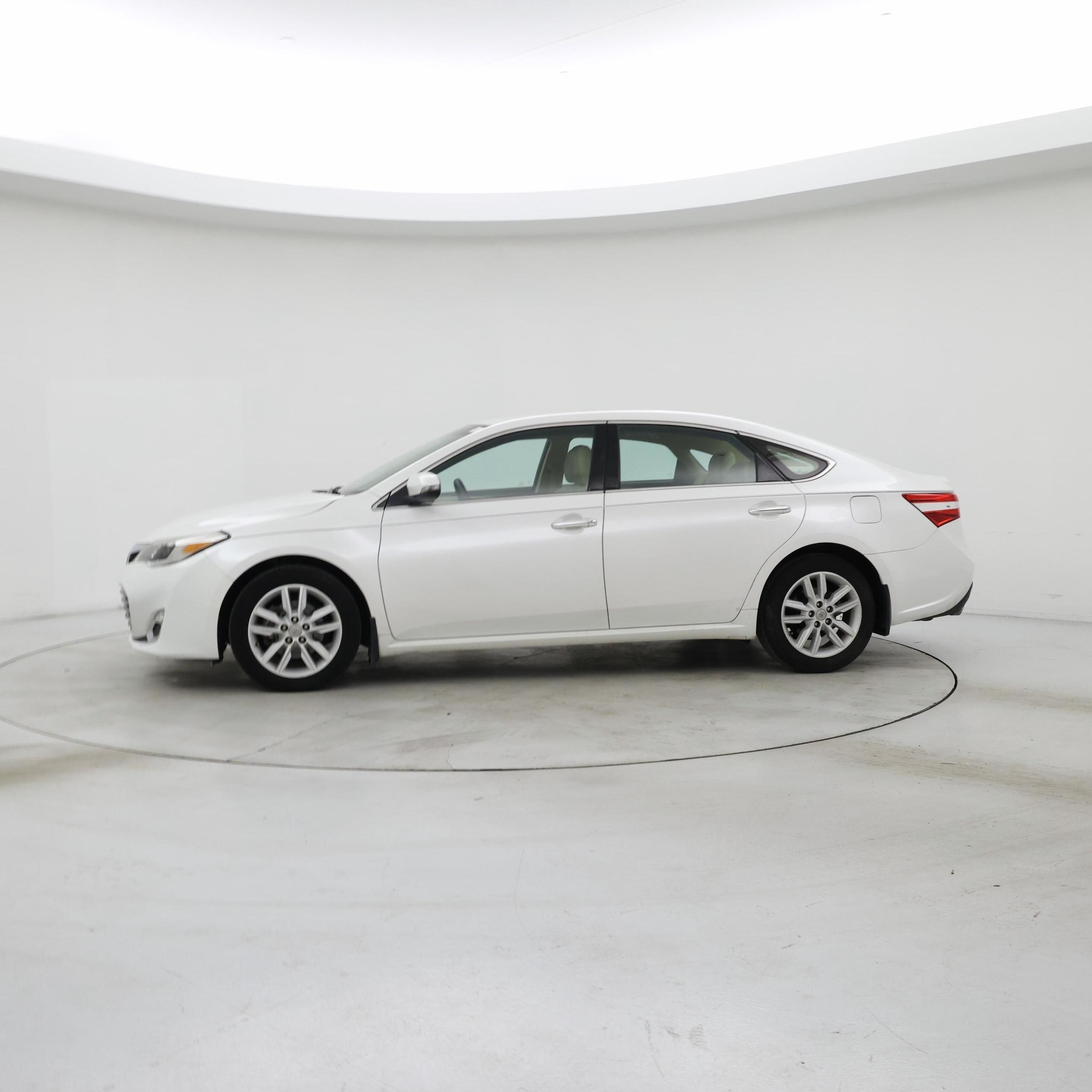 Thumbnail: 2015 Toyota Avalon - 3