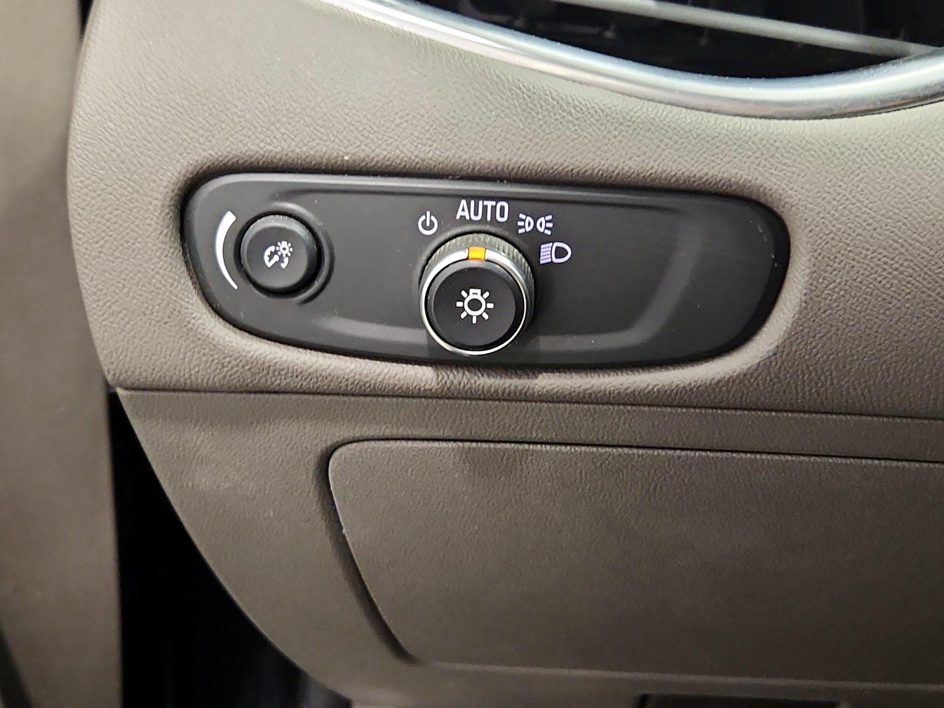 Thumbnail: 2018 Chevrolet Malibu - 13