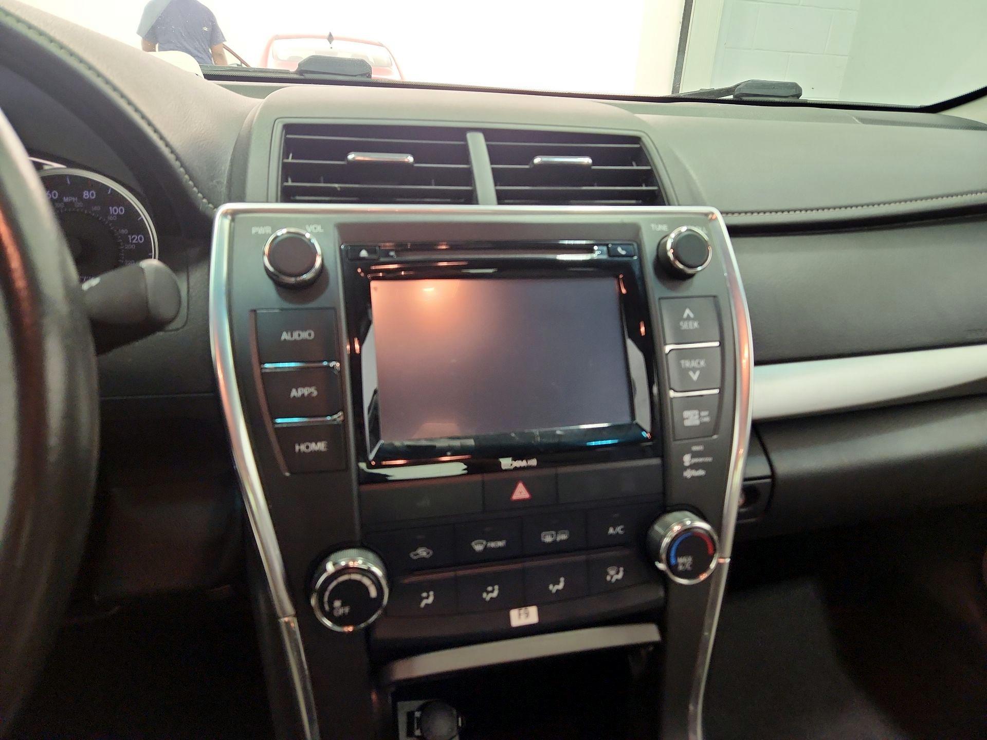 Thumbnail: 2016 Toyota Camry - 15