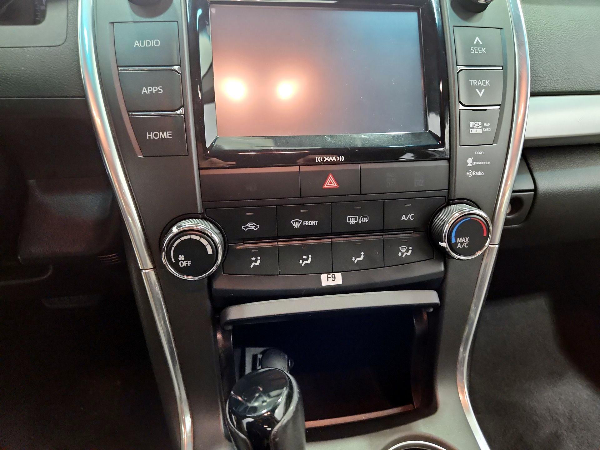 Thumbnail: 2016 Toyota Camry - 16