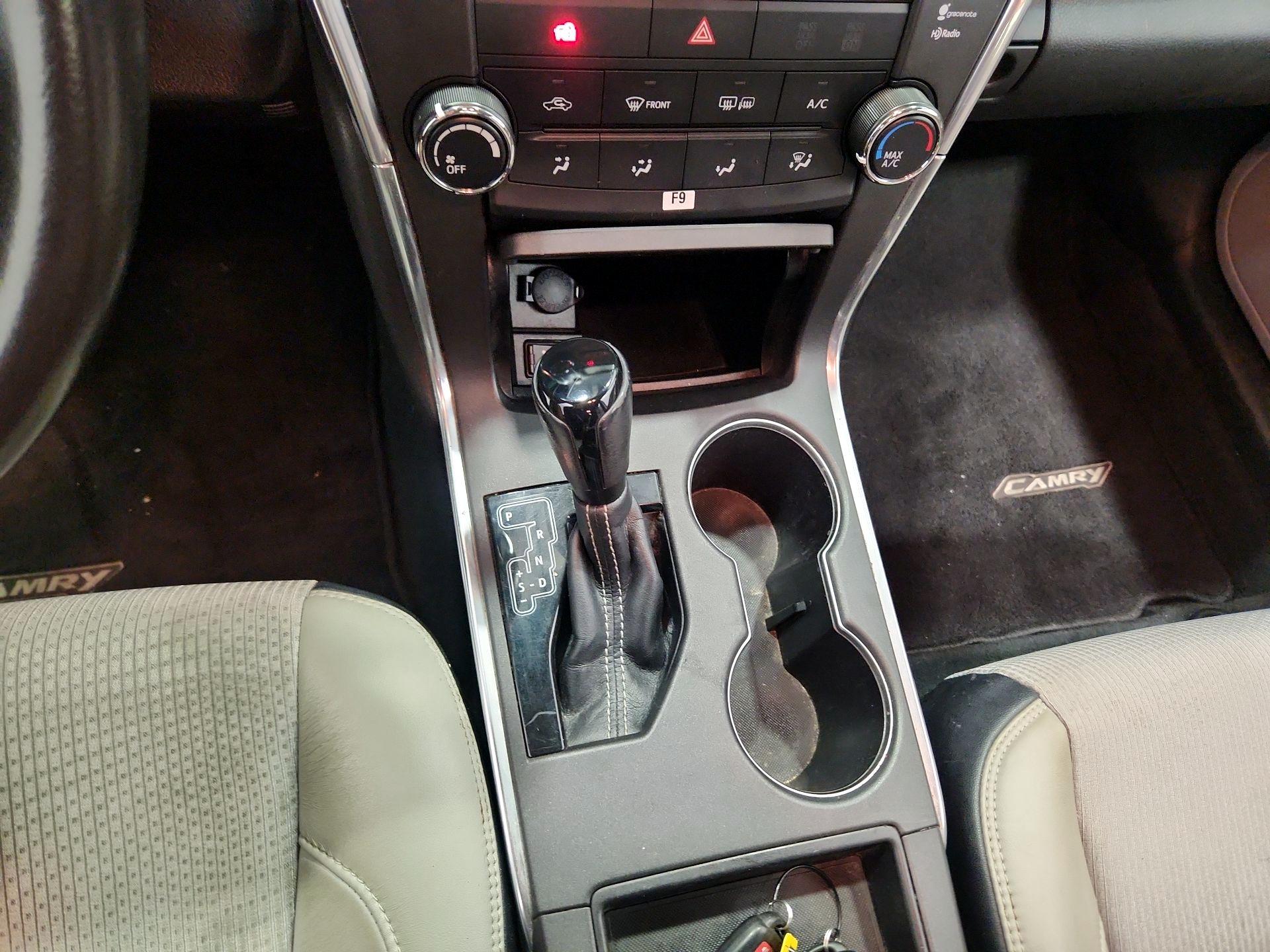 Thumbnail: 2016 Toyota Camry - 17