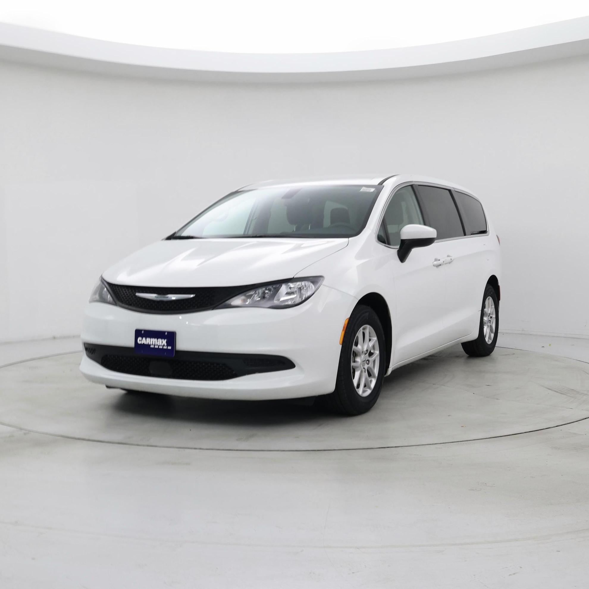 Thumbnail: 2022 Chrysler Voyager - 4