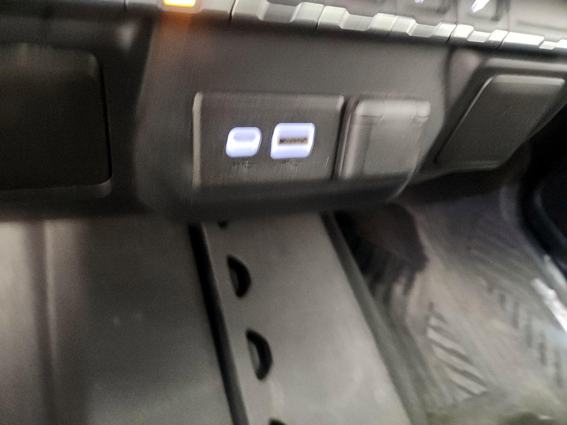 Thumbnail: 2019 Chevrolet Silverado 1500 - 16