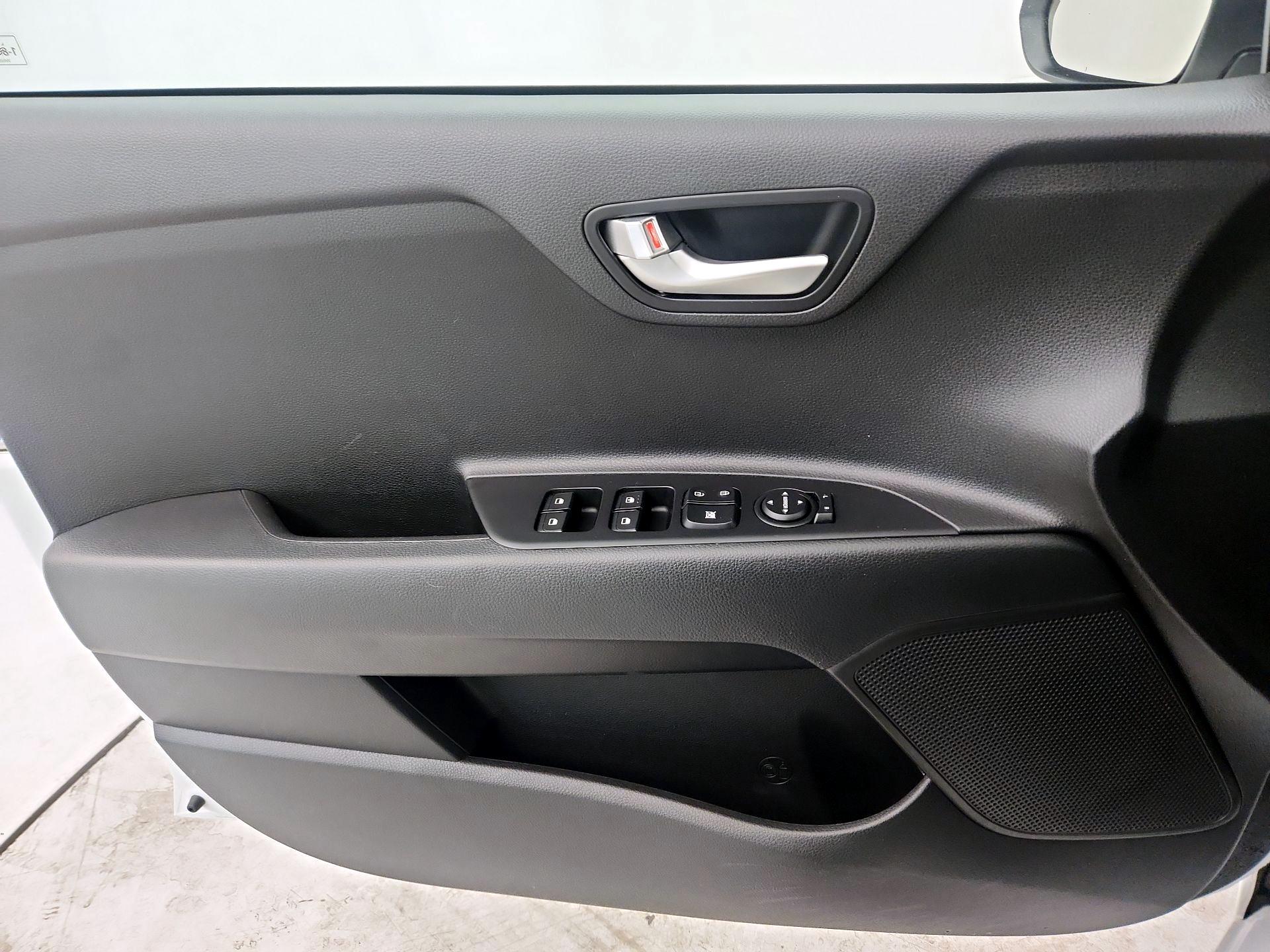 Thumbnail: 2023 Kia Rio - 10