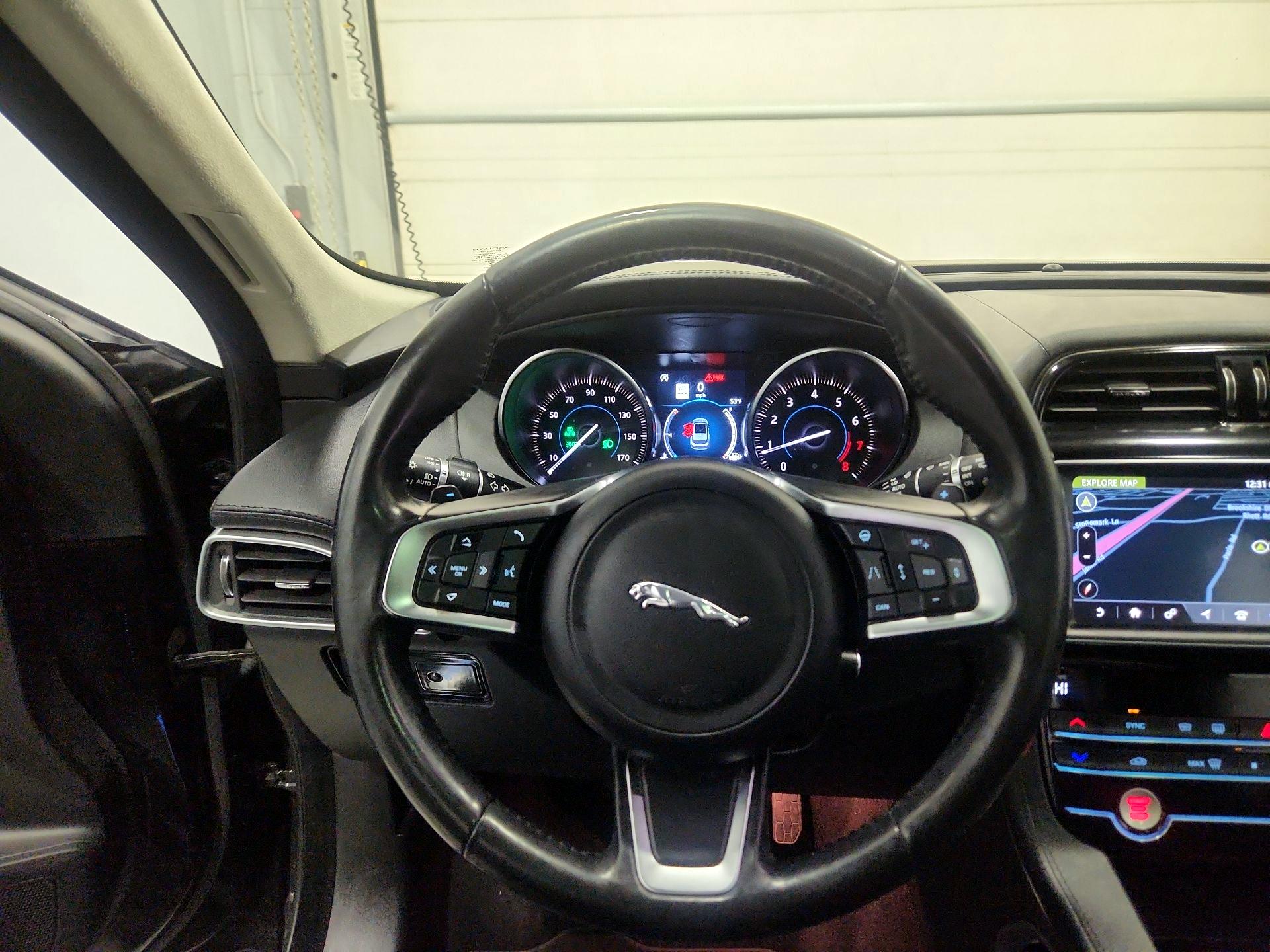 Thumbnail: 2020 Jaguar F-Pace - 10