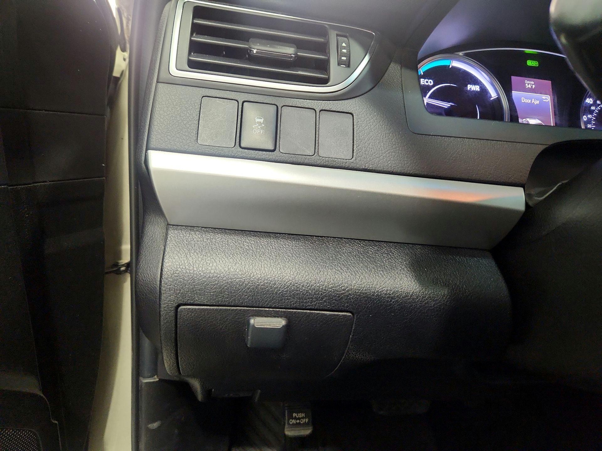 Thumbnail: 2016 Toyota Camry - 13