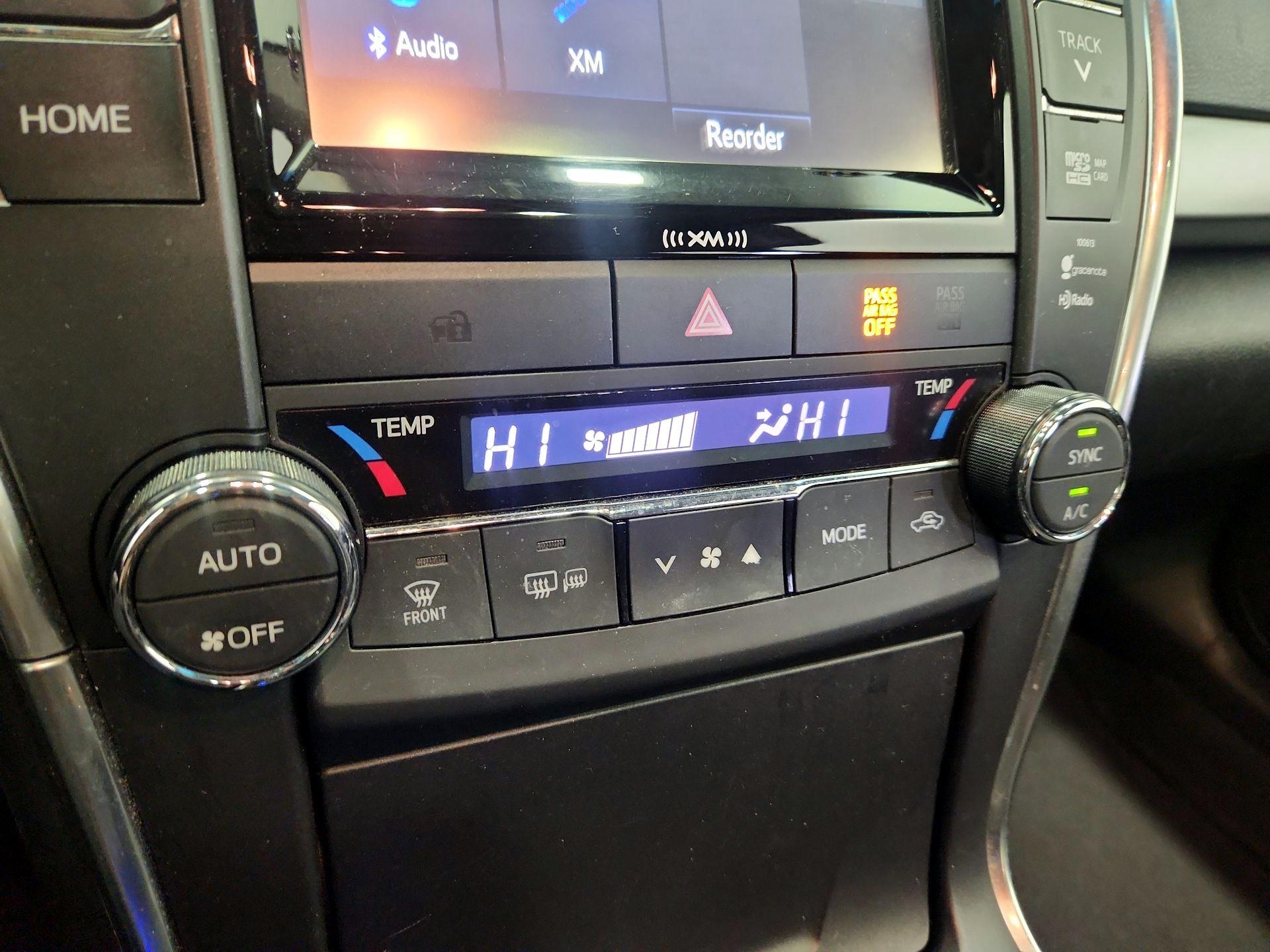 Thumbnail: 2016 Toyota Camry - 16