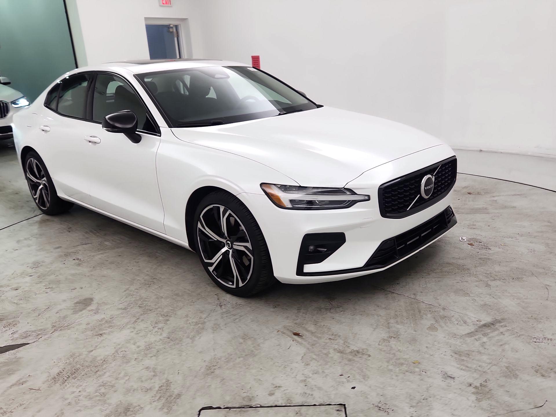 Thumbnail: 2023 Volvo S60 - 1