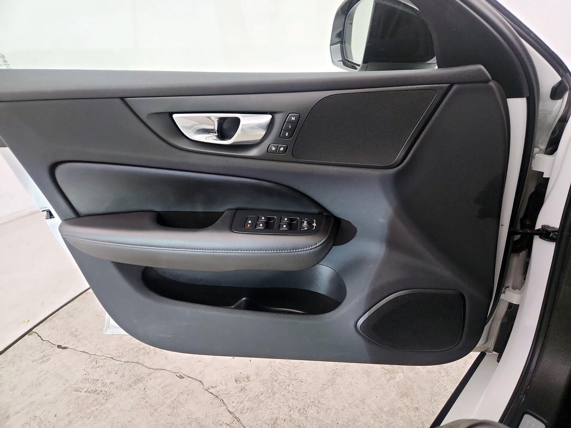 Thumbnail: 2023 Volvo S60 - 10