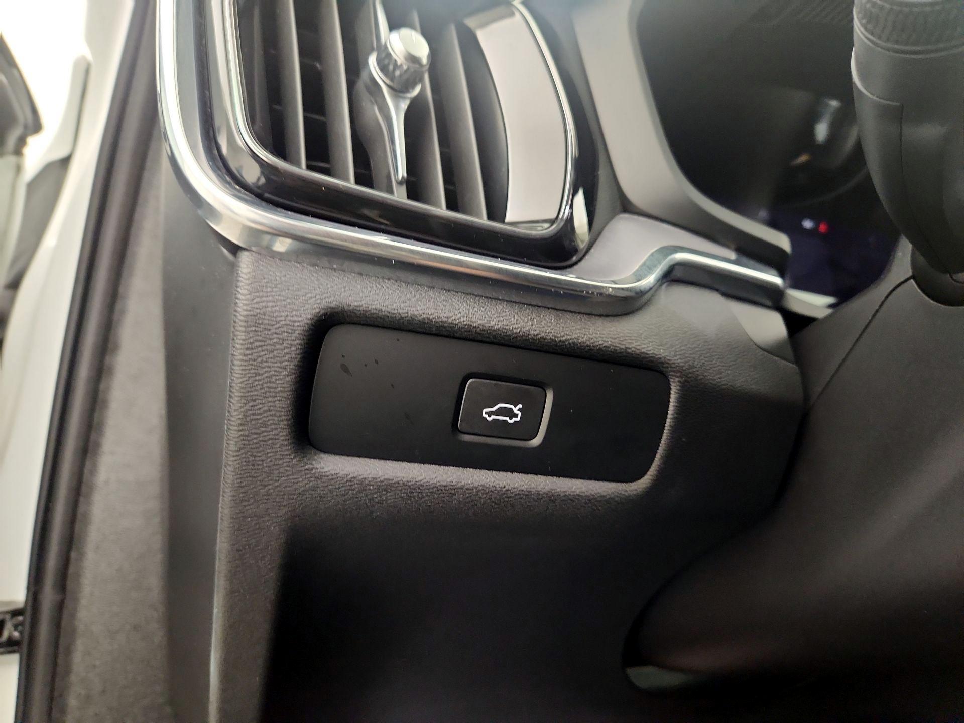 Thumbnail: 2023 Volvo S60 - 11