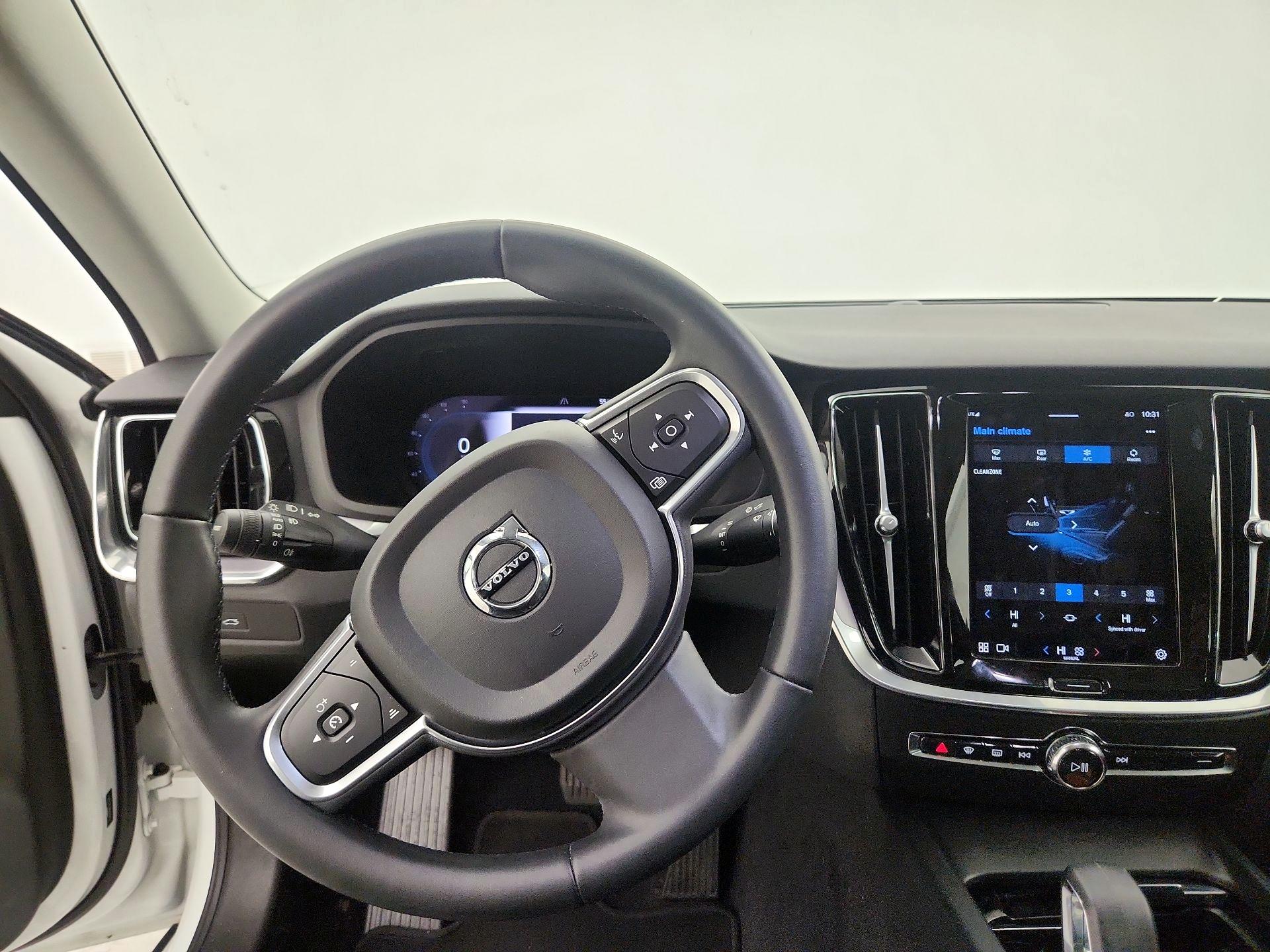 Thumbnail: 2023 Volvo S60 - 17