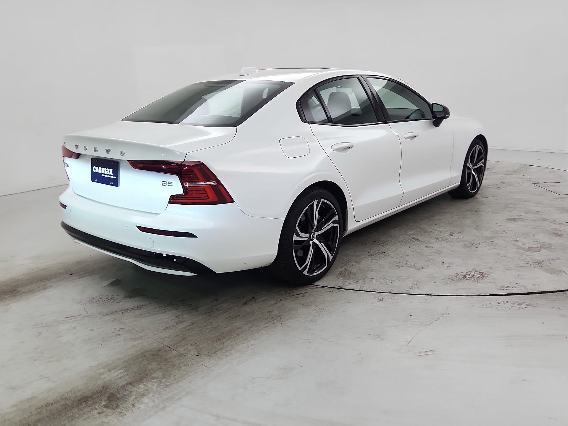 Thumbnail: 2023 Volvo S60 - 5