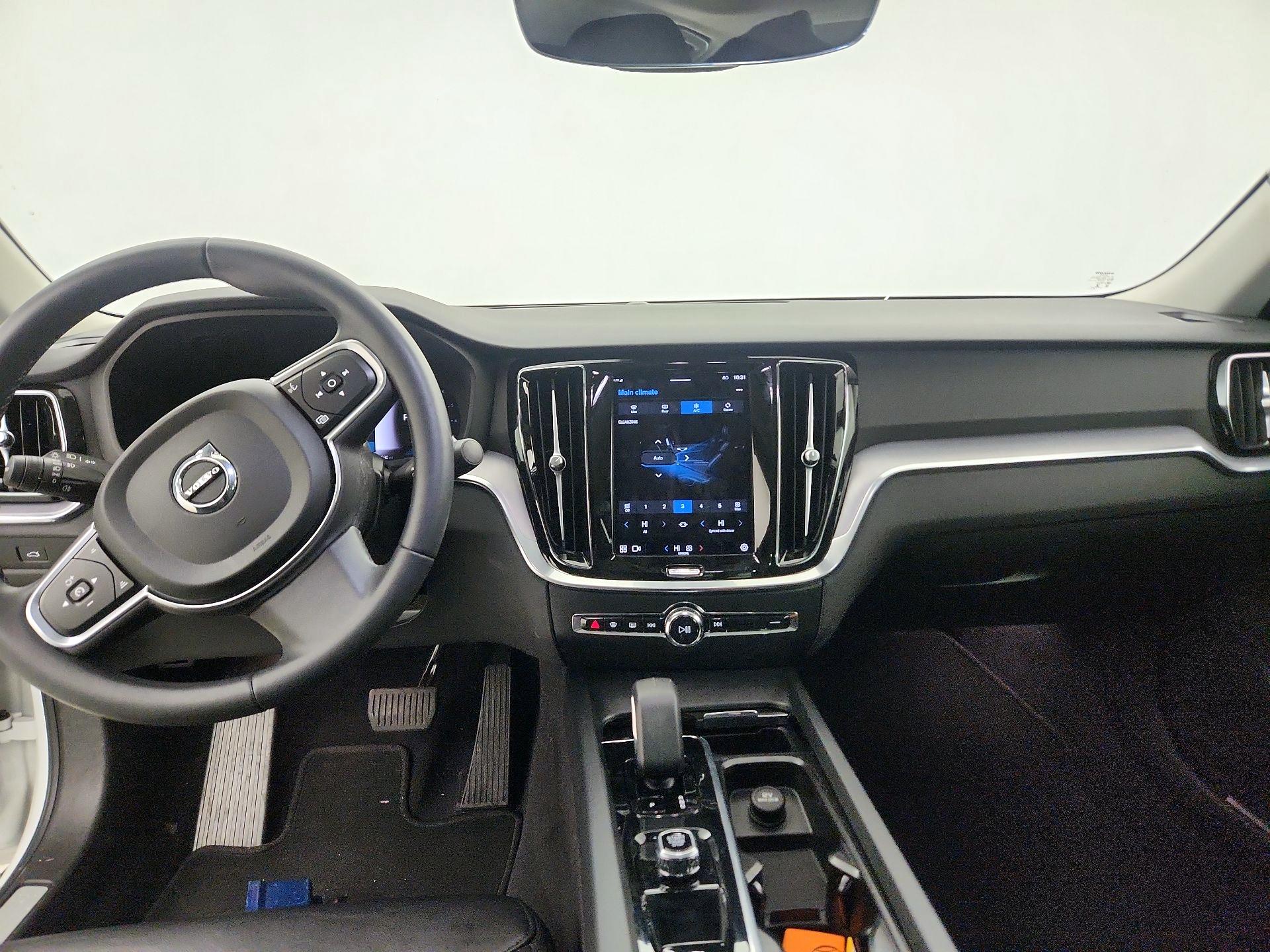 Thumbnail: 2023 Volvo S60 - 8