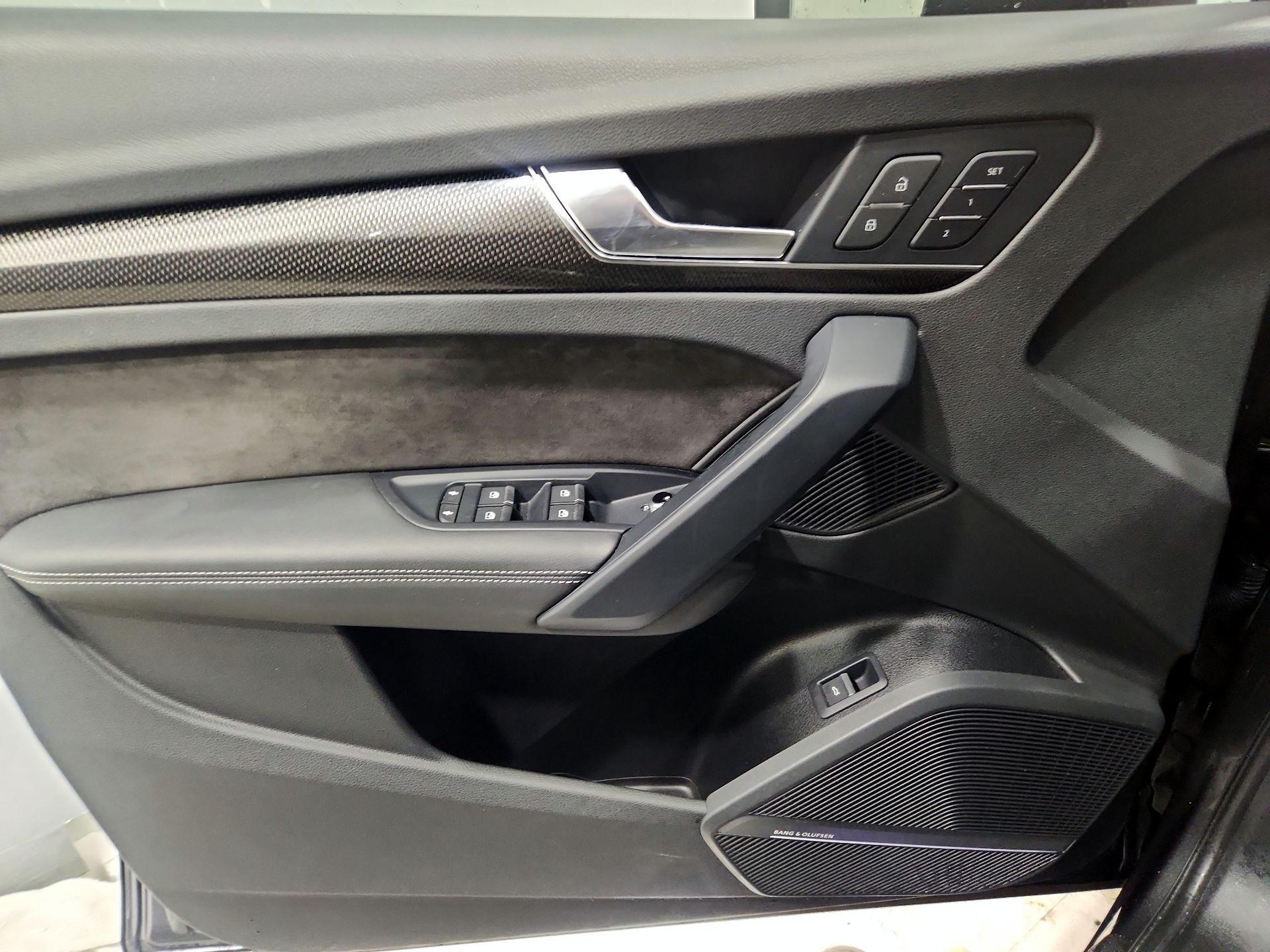 Thumbnail: 2020 Audi SQ5 - 12