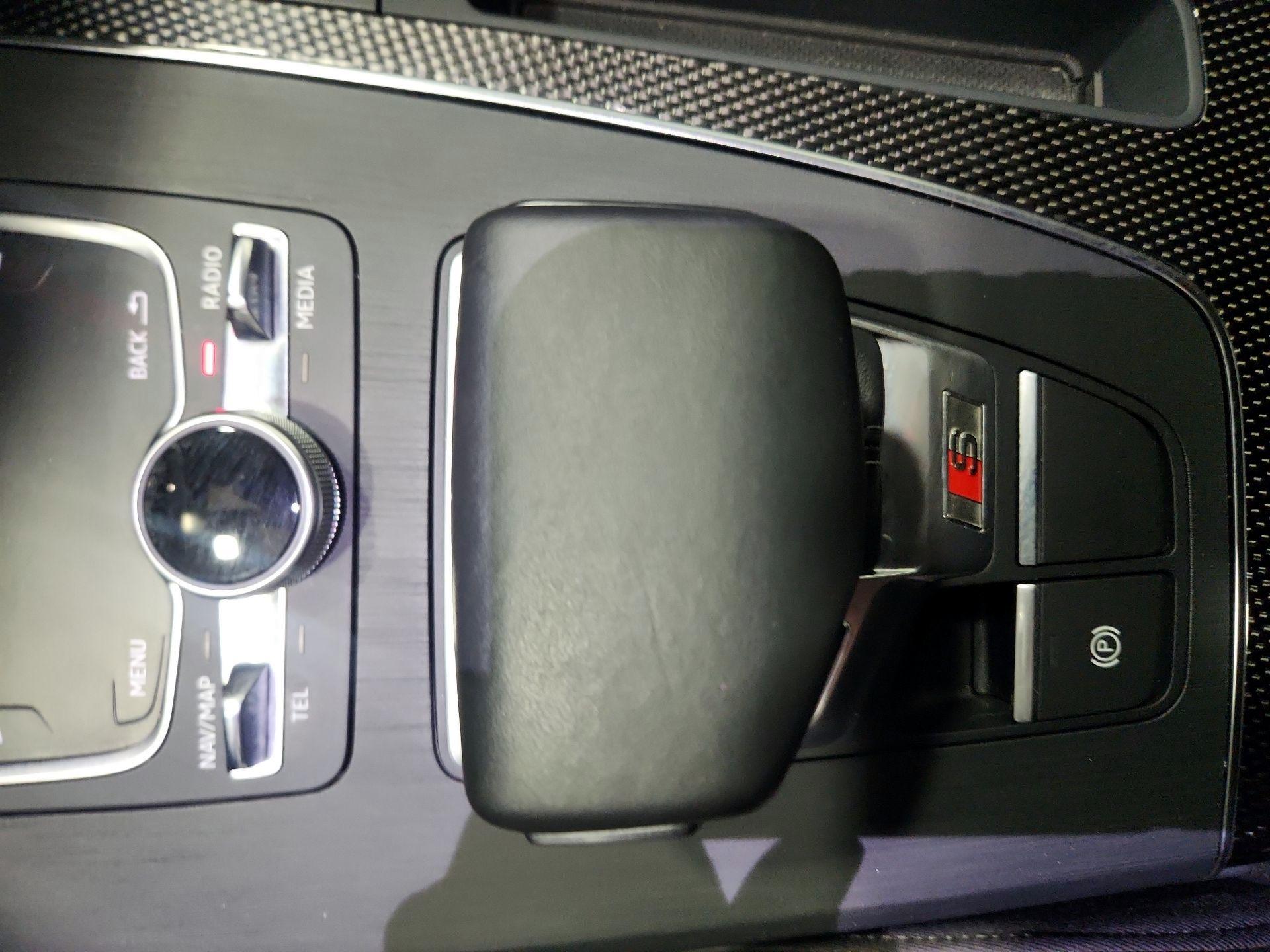 Thumbnail: 2020 Audi SQ5 - 17