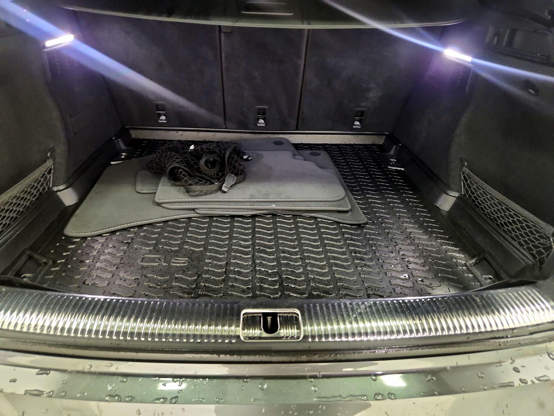 Thumbnail: 2020 Audi SQ5 - 20