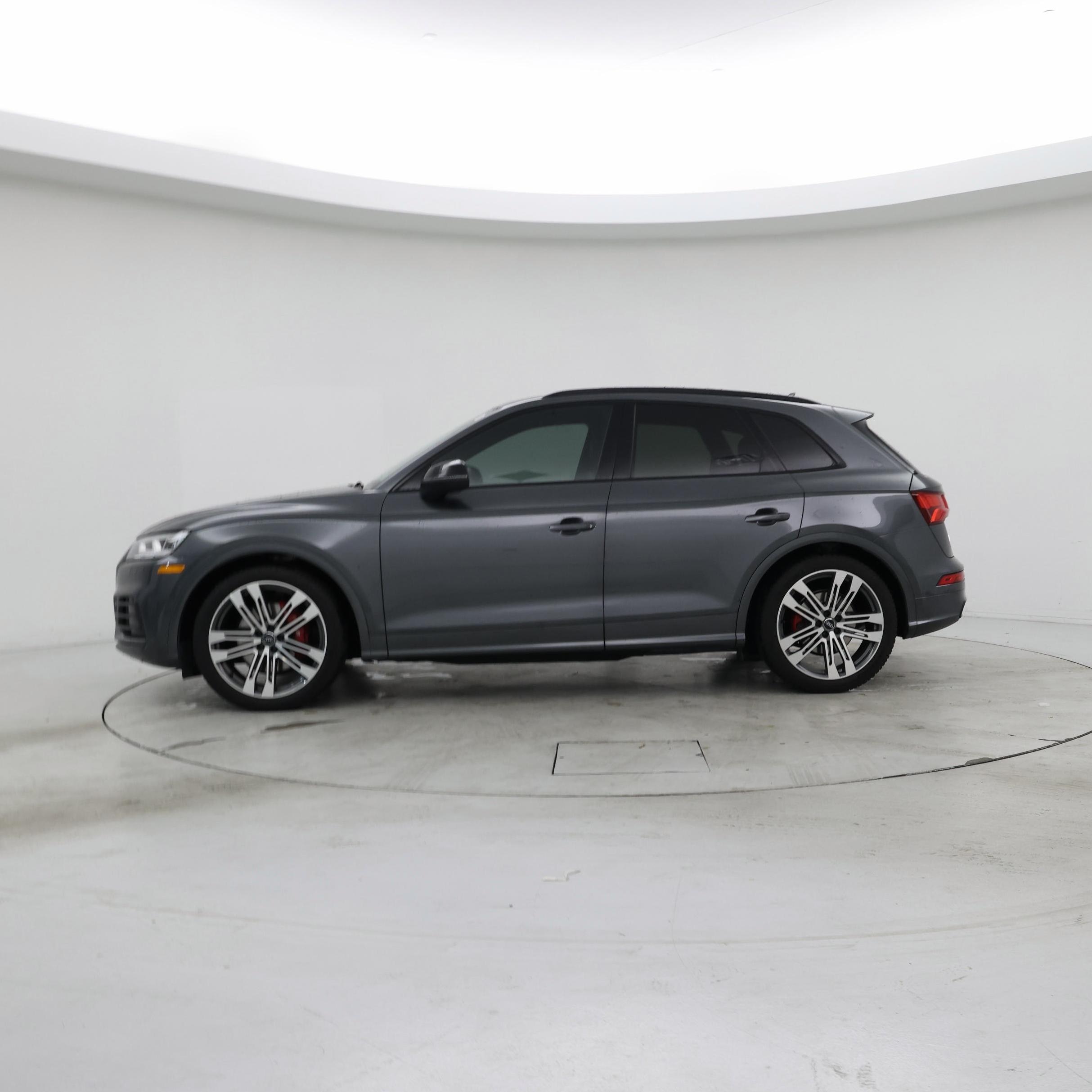Thumbnail: 2020 Audi SQ5 - 3